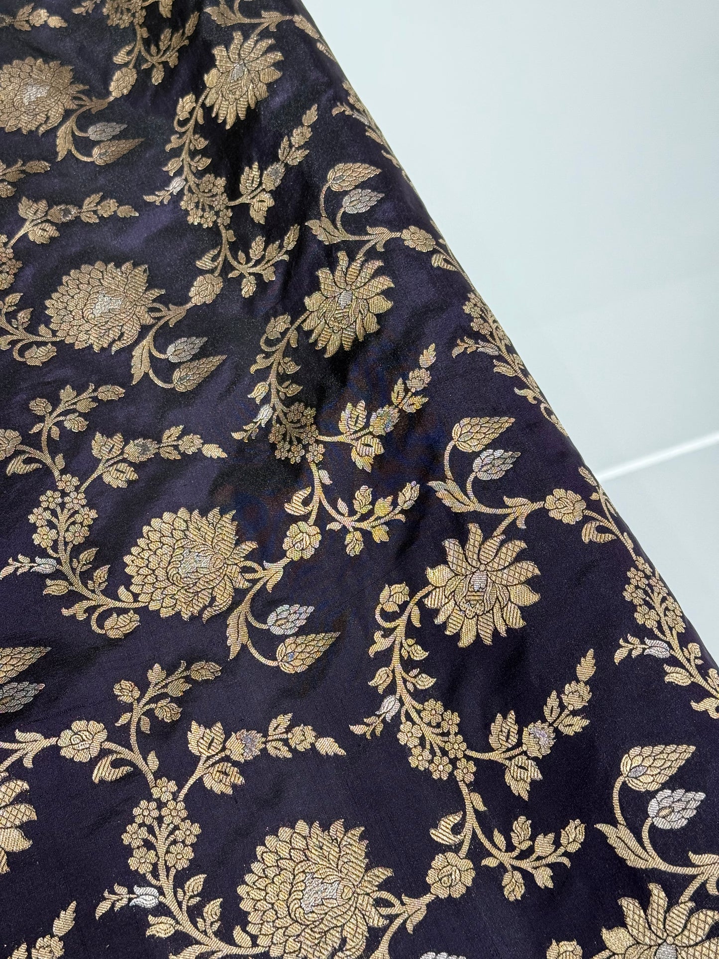 PREMIUM BANARASI RUNNING MATERIALS - IHA 27498
