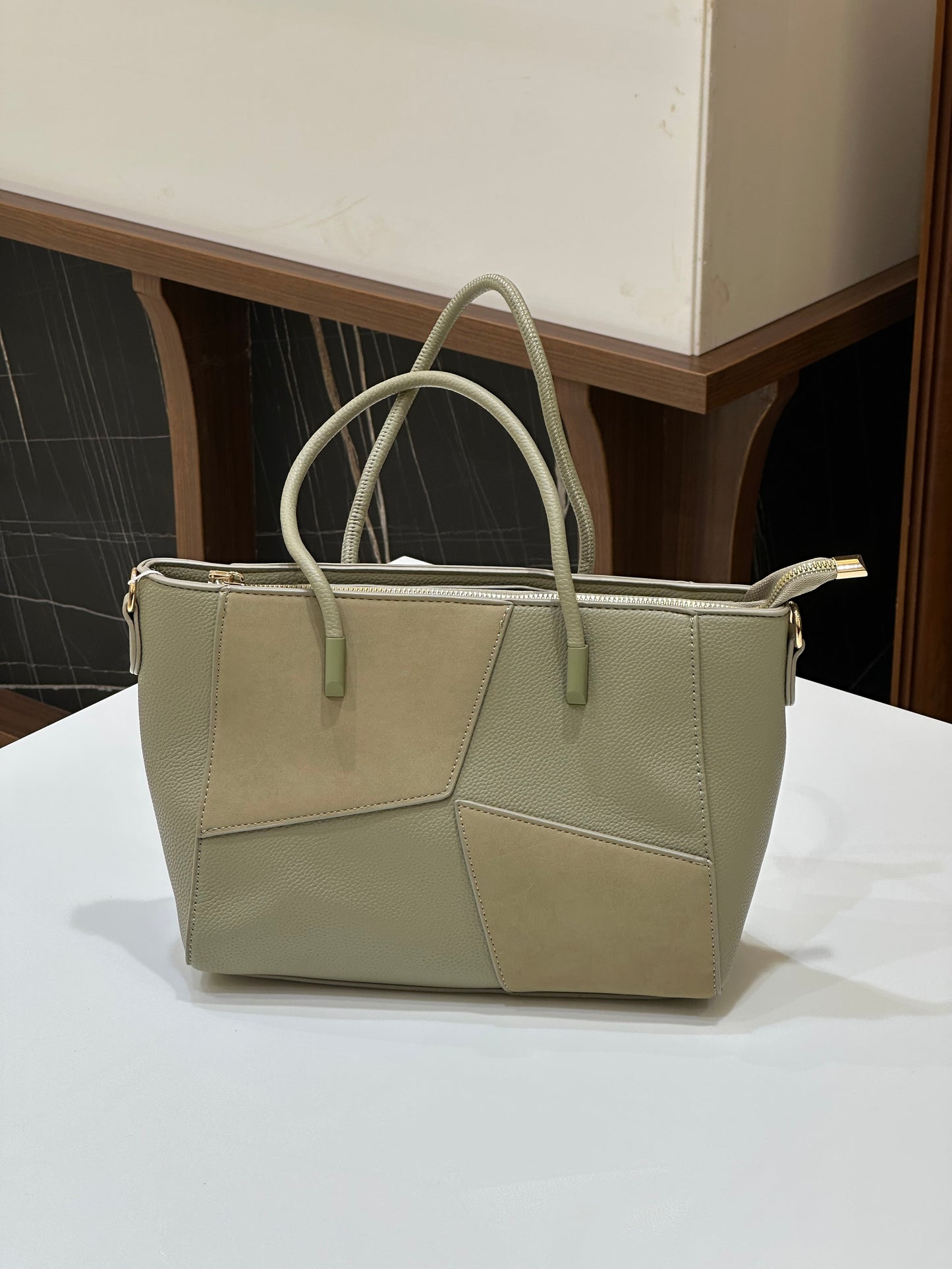 IMPORTED BAGS - IHA 26558