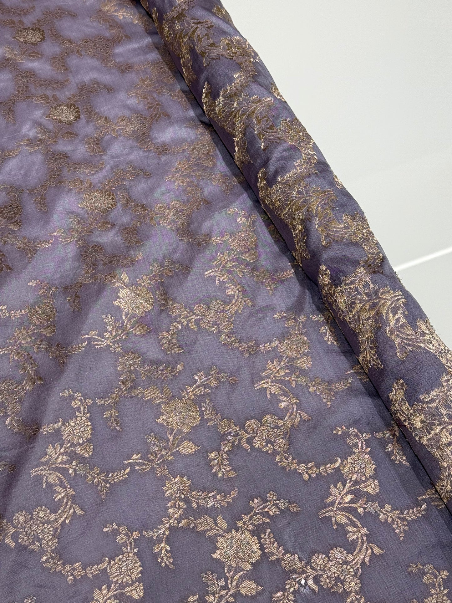 PREMIUM BANARASI RUNNING MATERIALS - IHA 27498