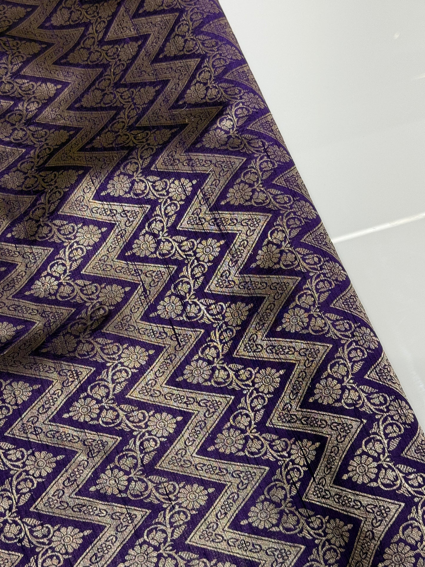 PREMIUM BANARASI RUNNING MATERIALS - IHA 27498