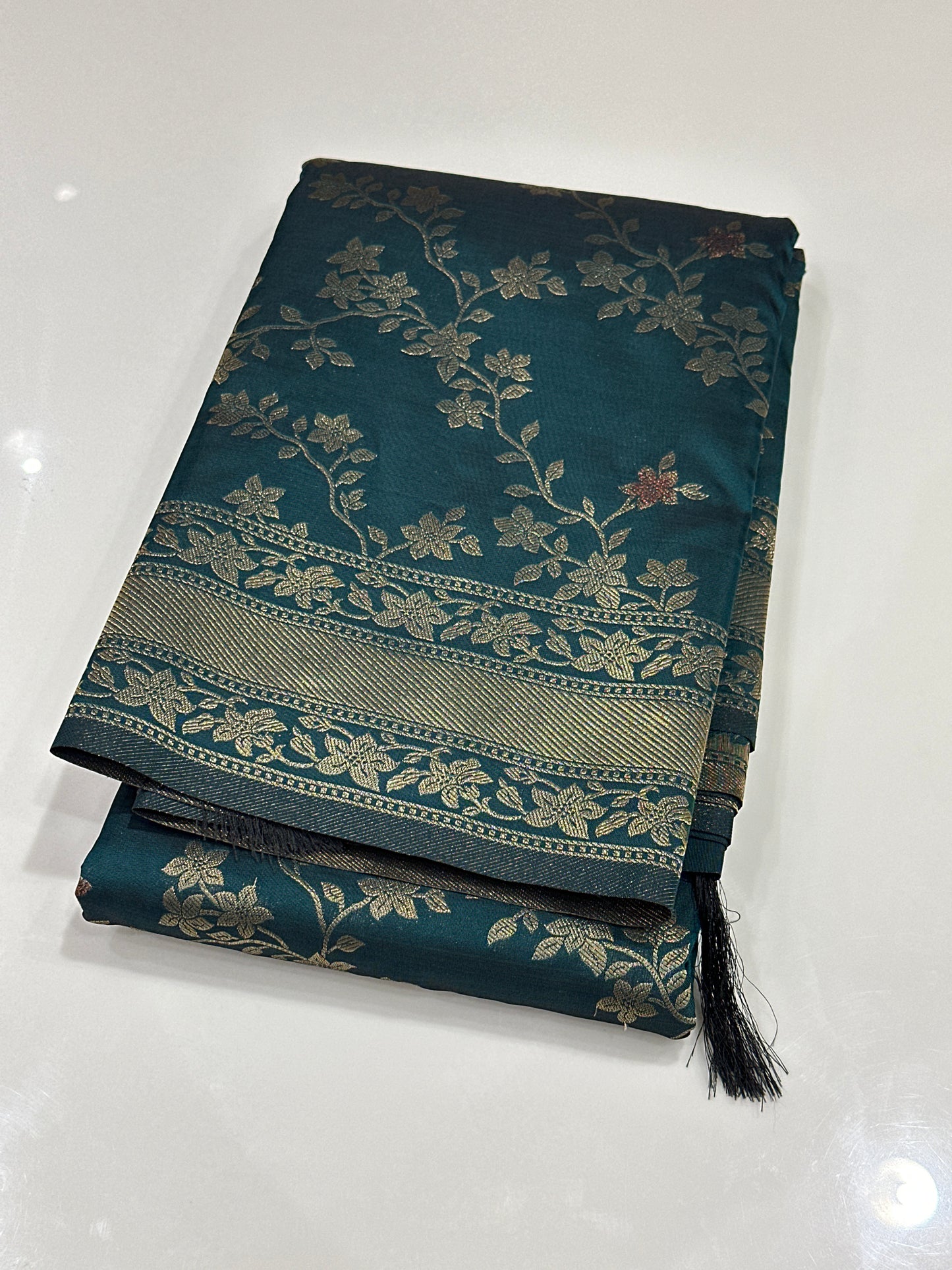 OFFER SALES SAREES - IHA 27211