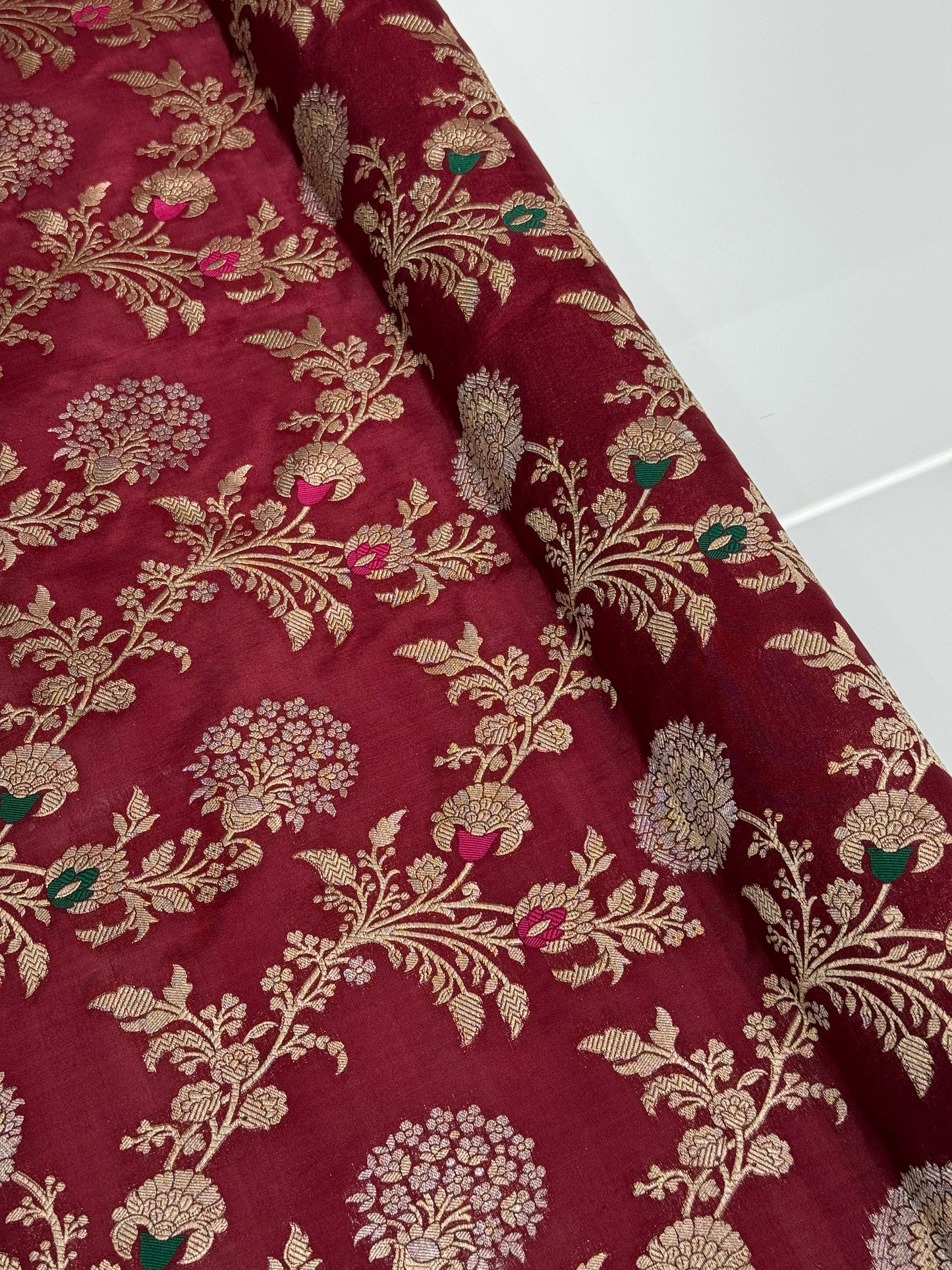PREMIUM BANARASI RUNNING MATERIALS - IHA 27498