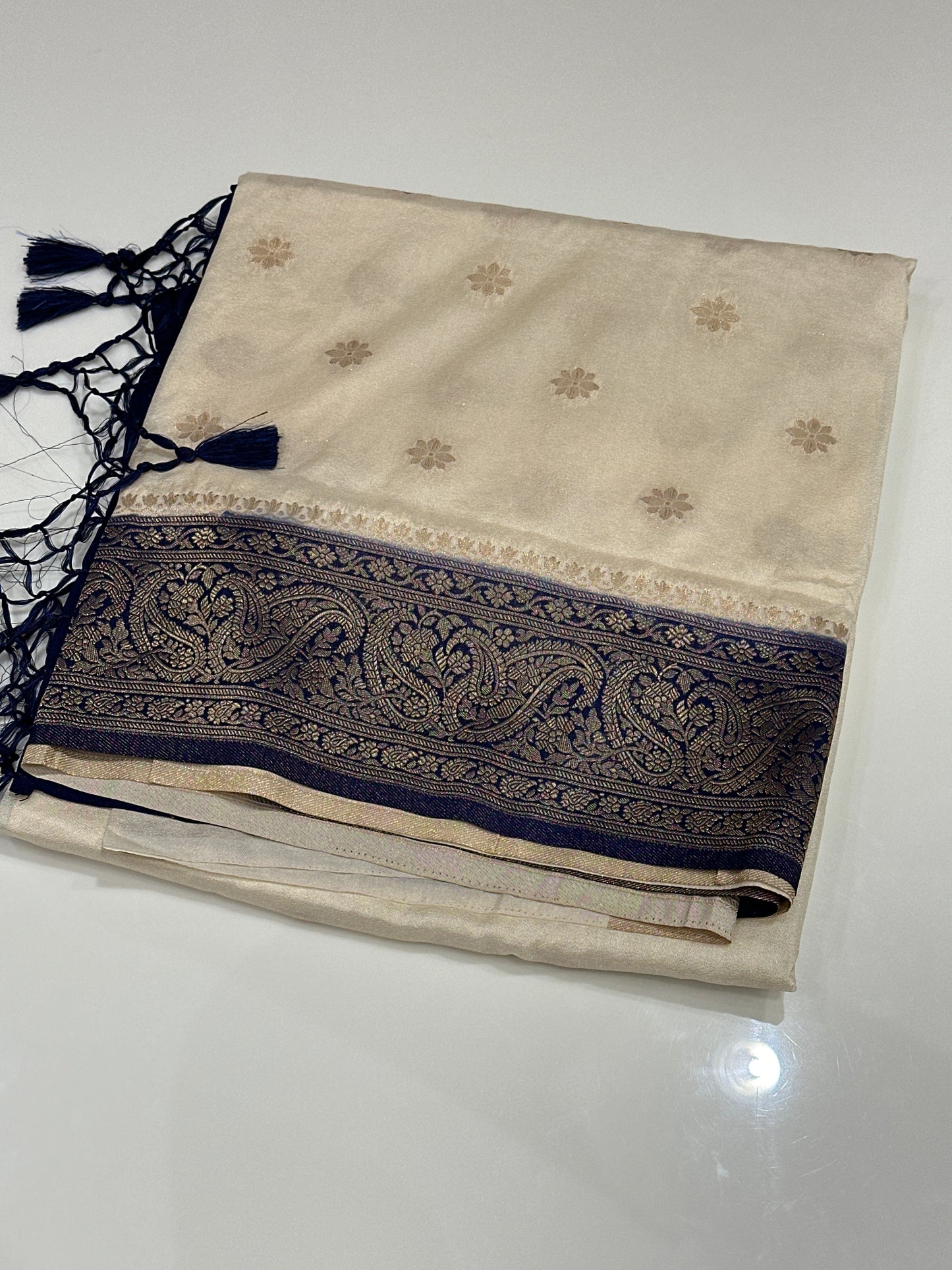 OFFER SALES SAREES - IHA 27211