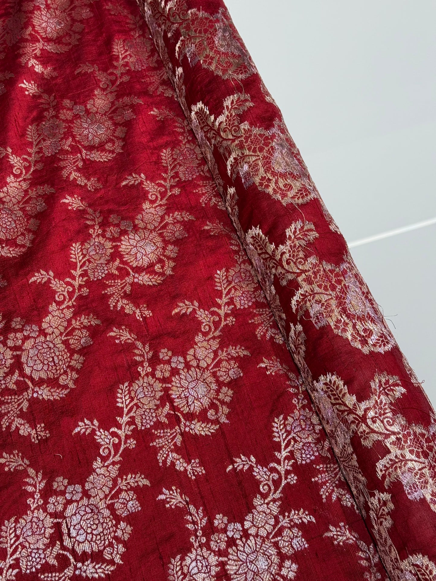 PREMIUM BANARASI RUNNING MATERIALS - IHA 27498