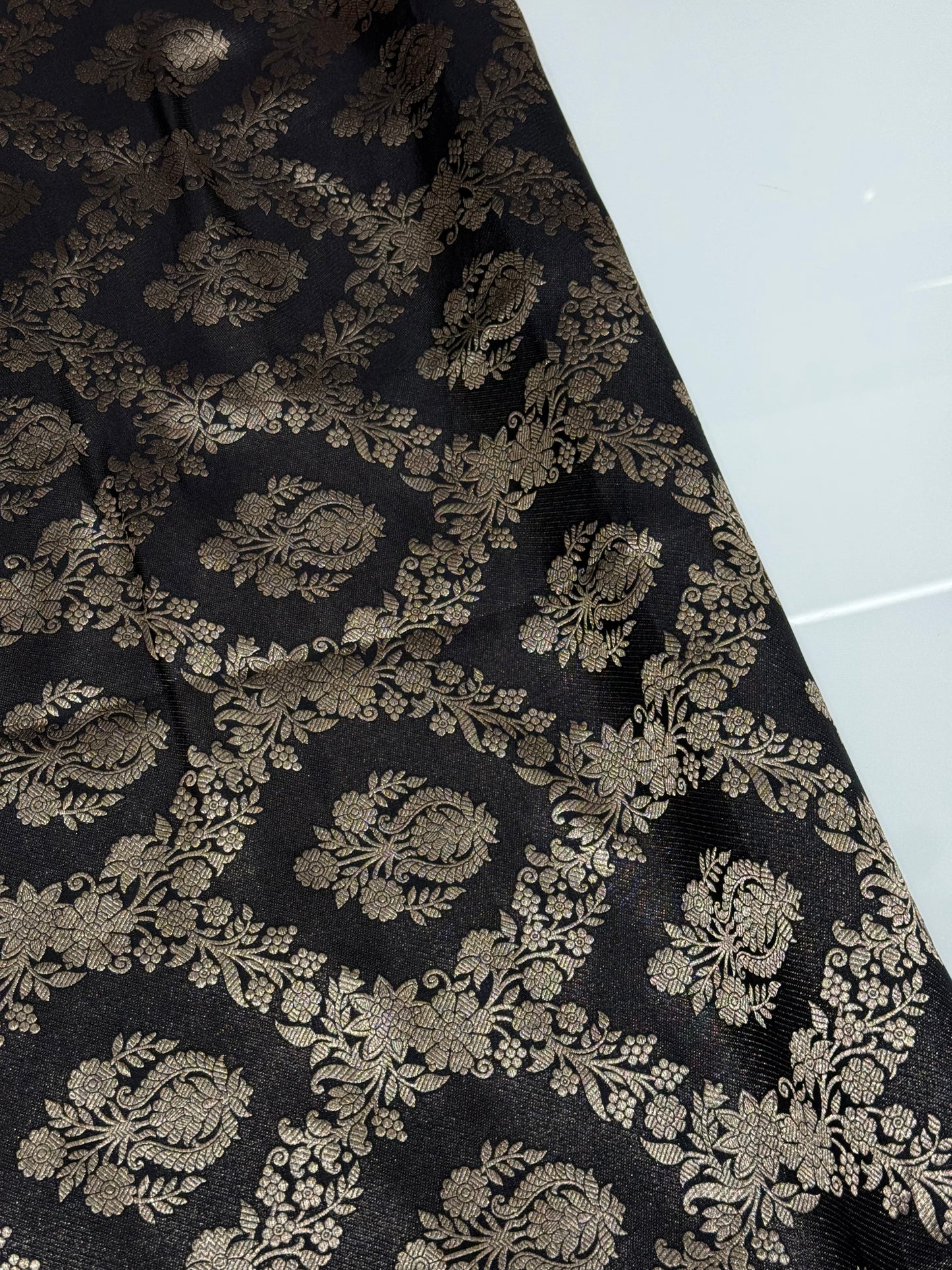 PREMIUM BANARASI RUNNING MATERIALS - IHA 27498