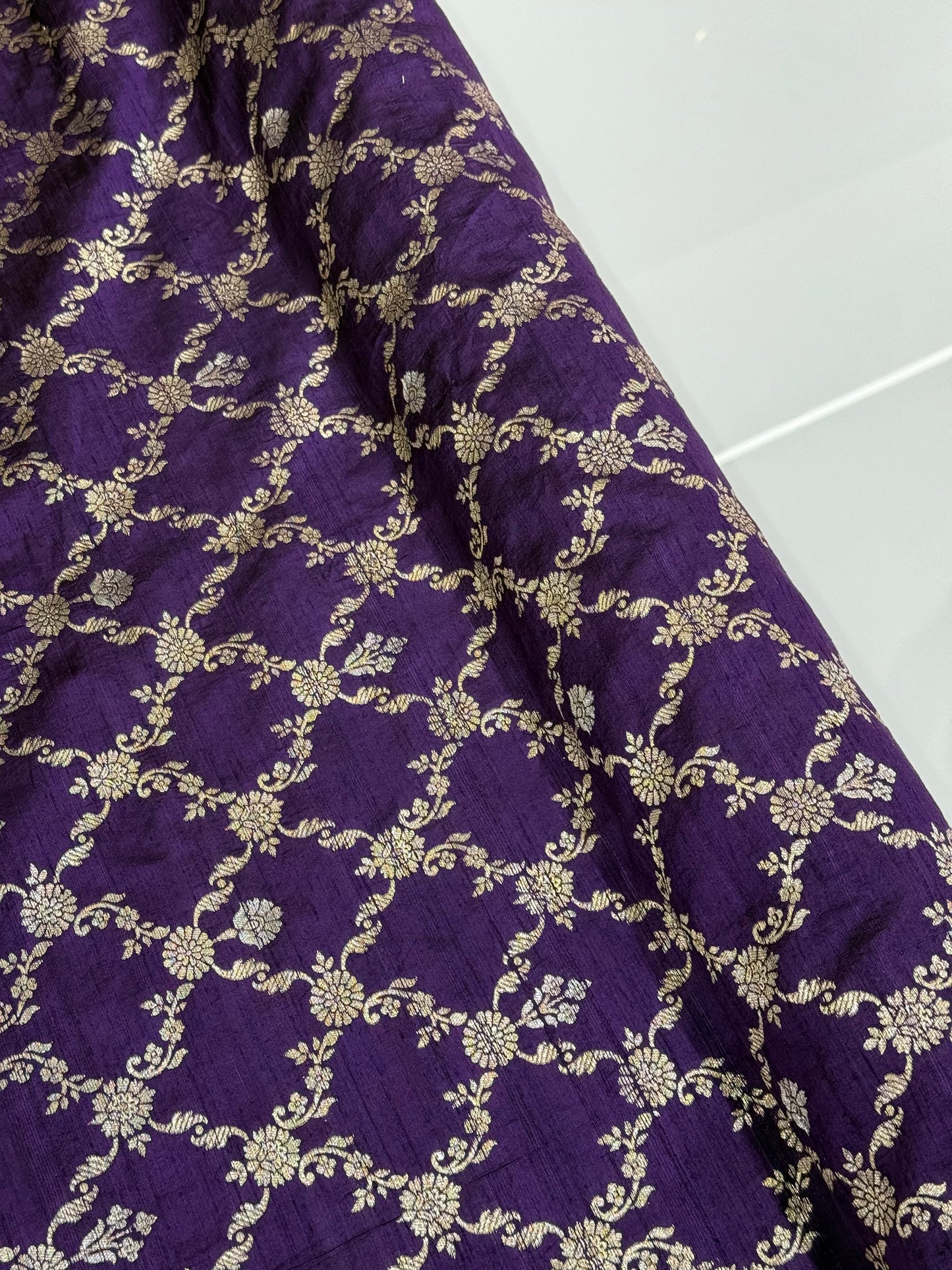 PREMIUM BANARASI RUNNING MATERIALS - IHA 27498