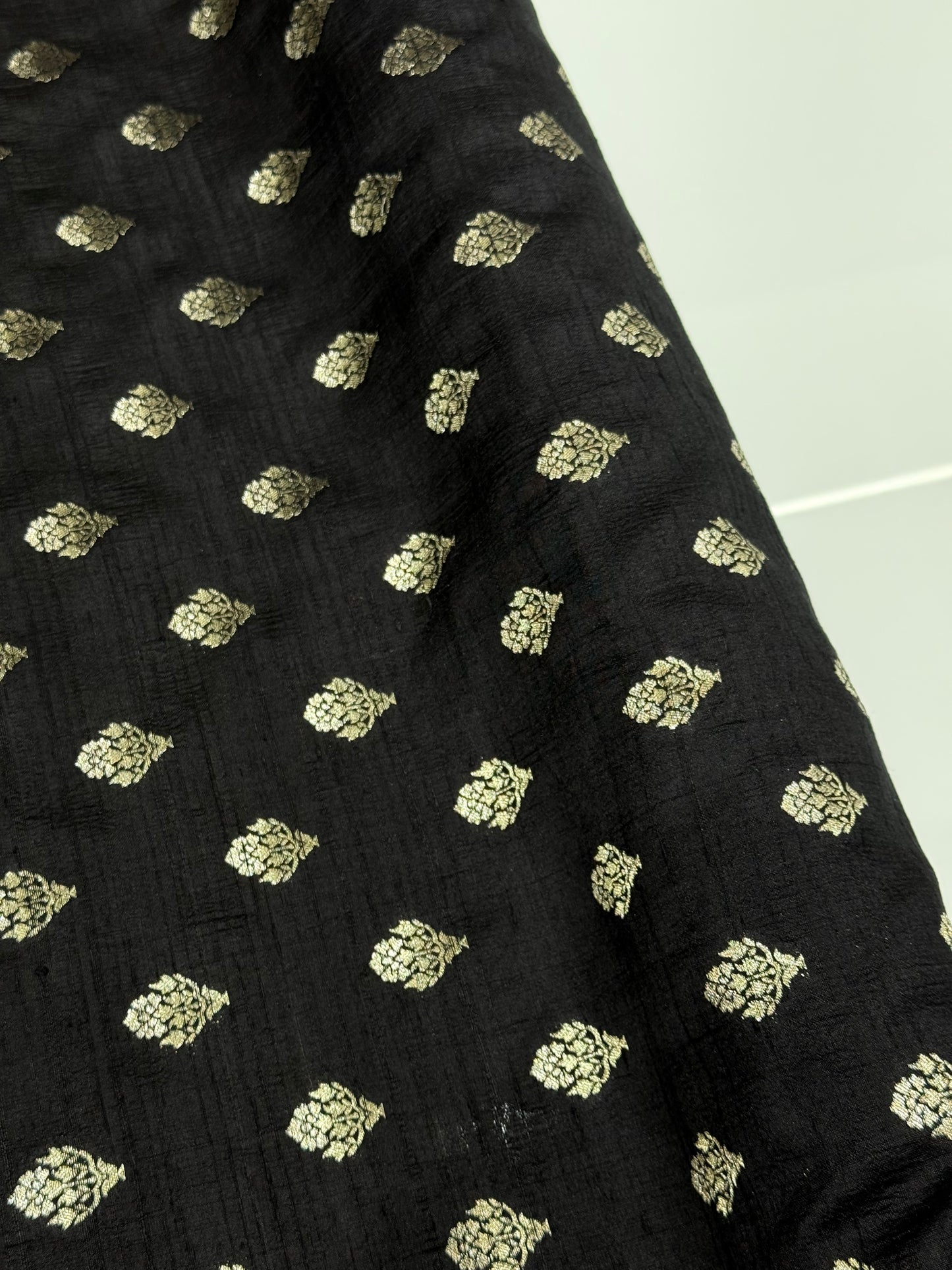 PREMIUM BANARASI RUNNING MATERIALS - IHA 27498