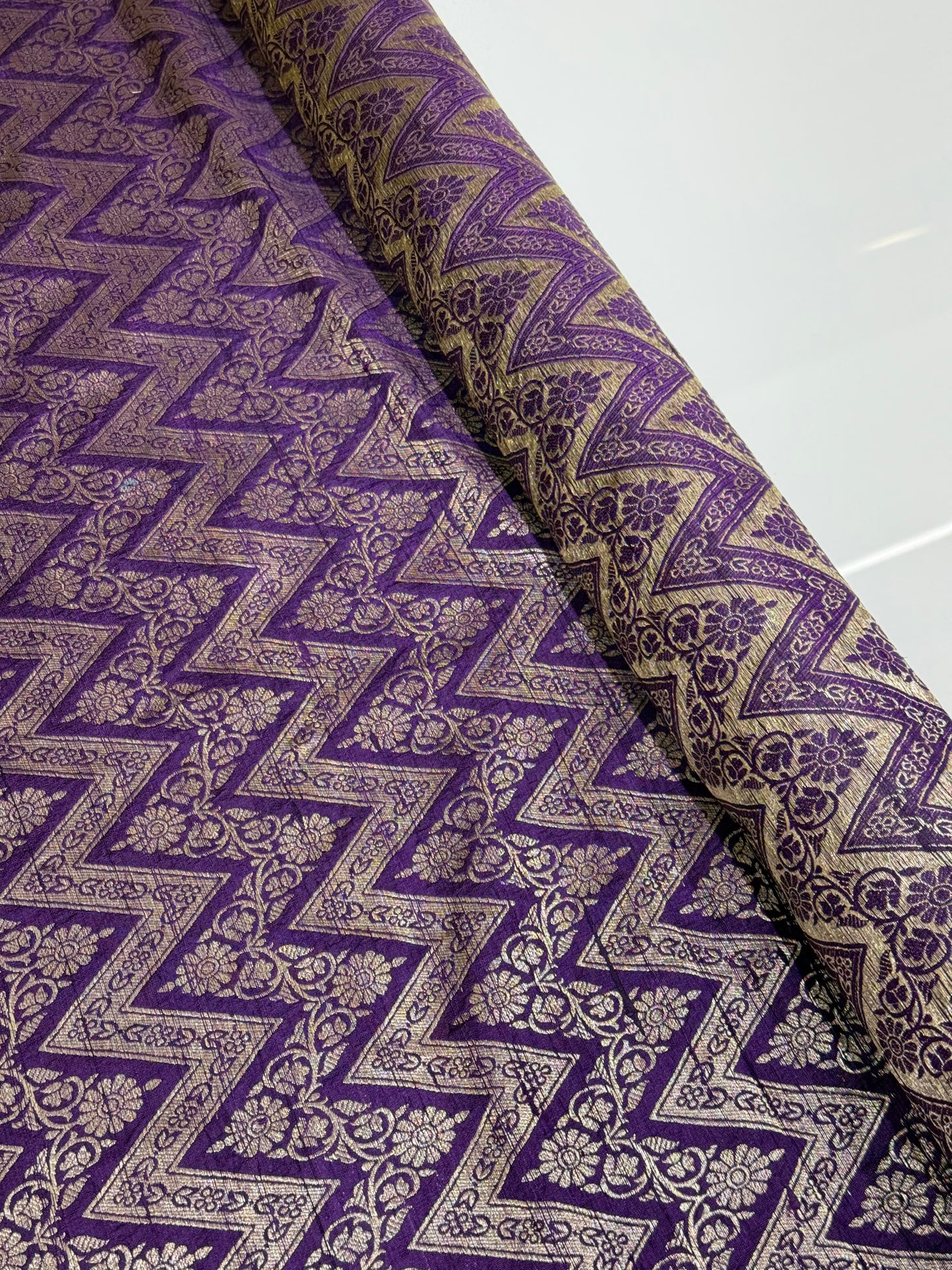 PREMIUM BANARASI RUNNING MATERIALS - IHA 27498