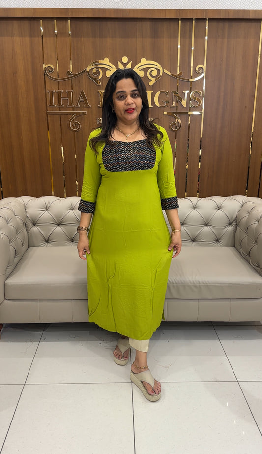 IHA'S IN-HOUSE SLITTED TOP - IHA 27730