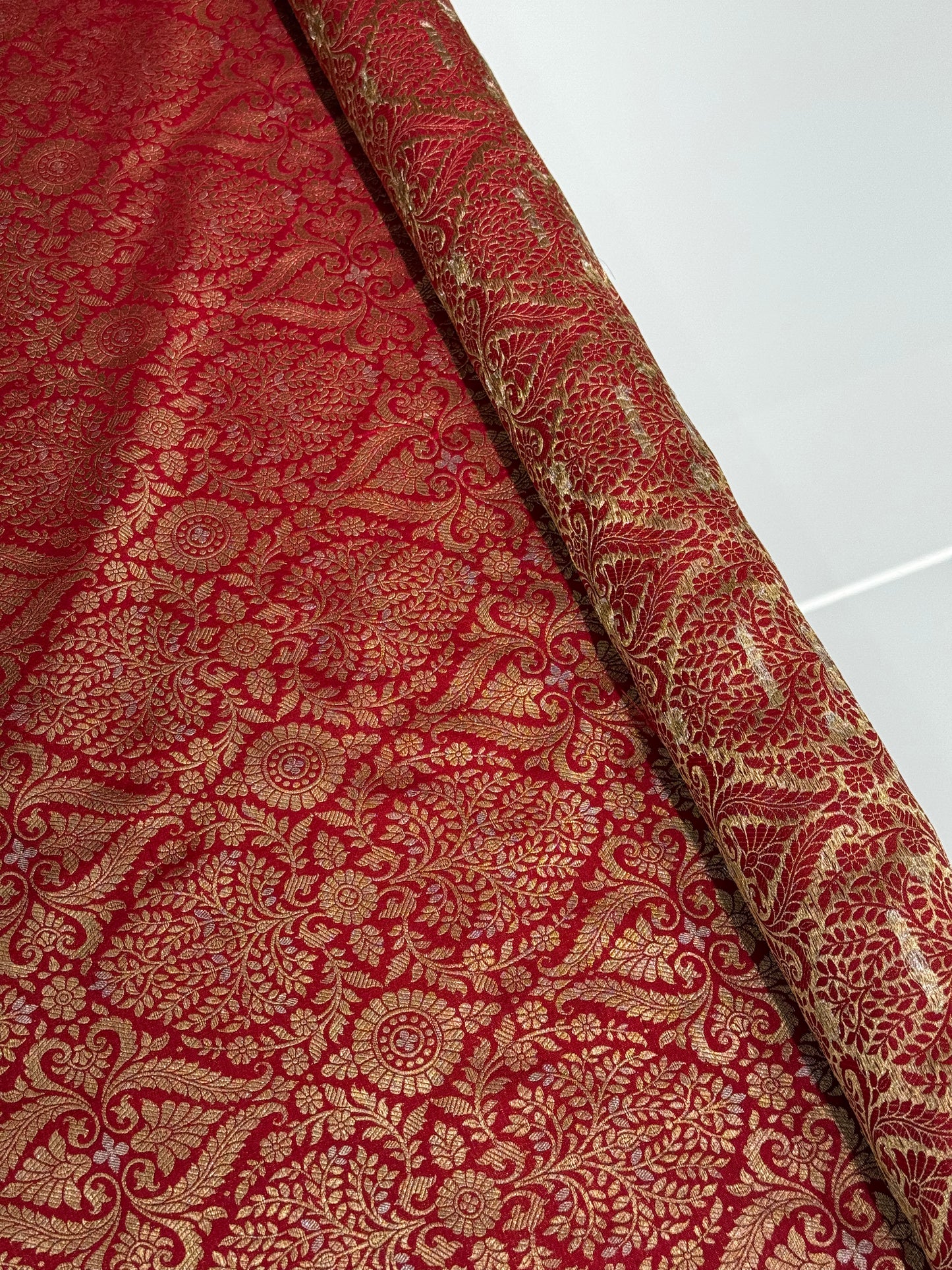 PREMIUM BANARASI RUNNING MATERIALS - IHA 27498