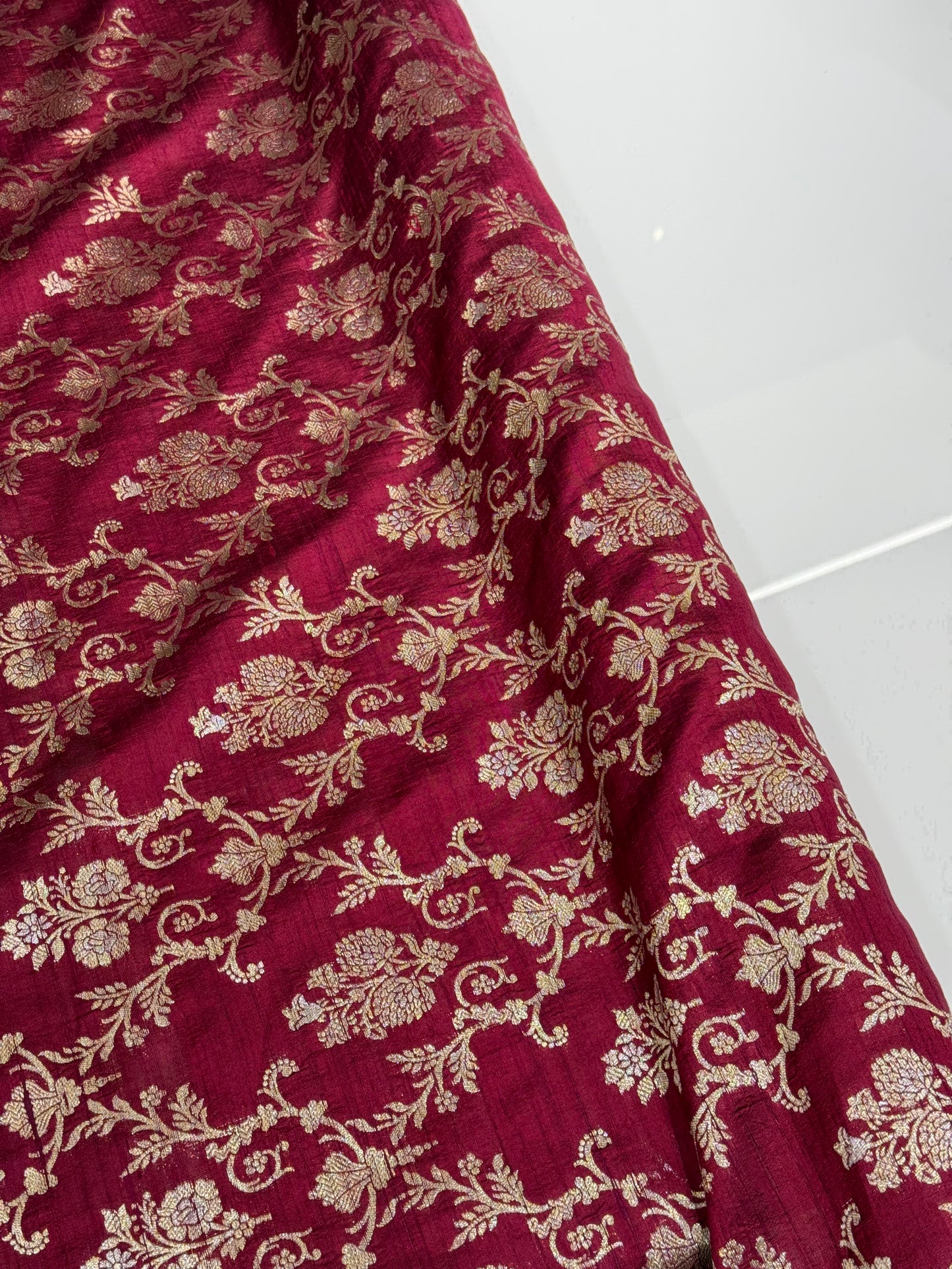 PREMIUM BANARASI RUNNING MATERIALS - IHA 27498