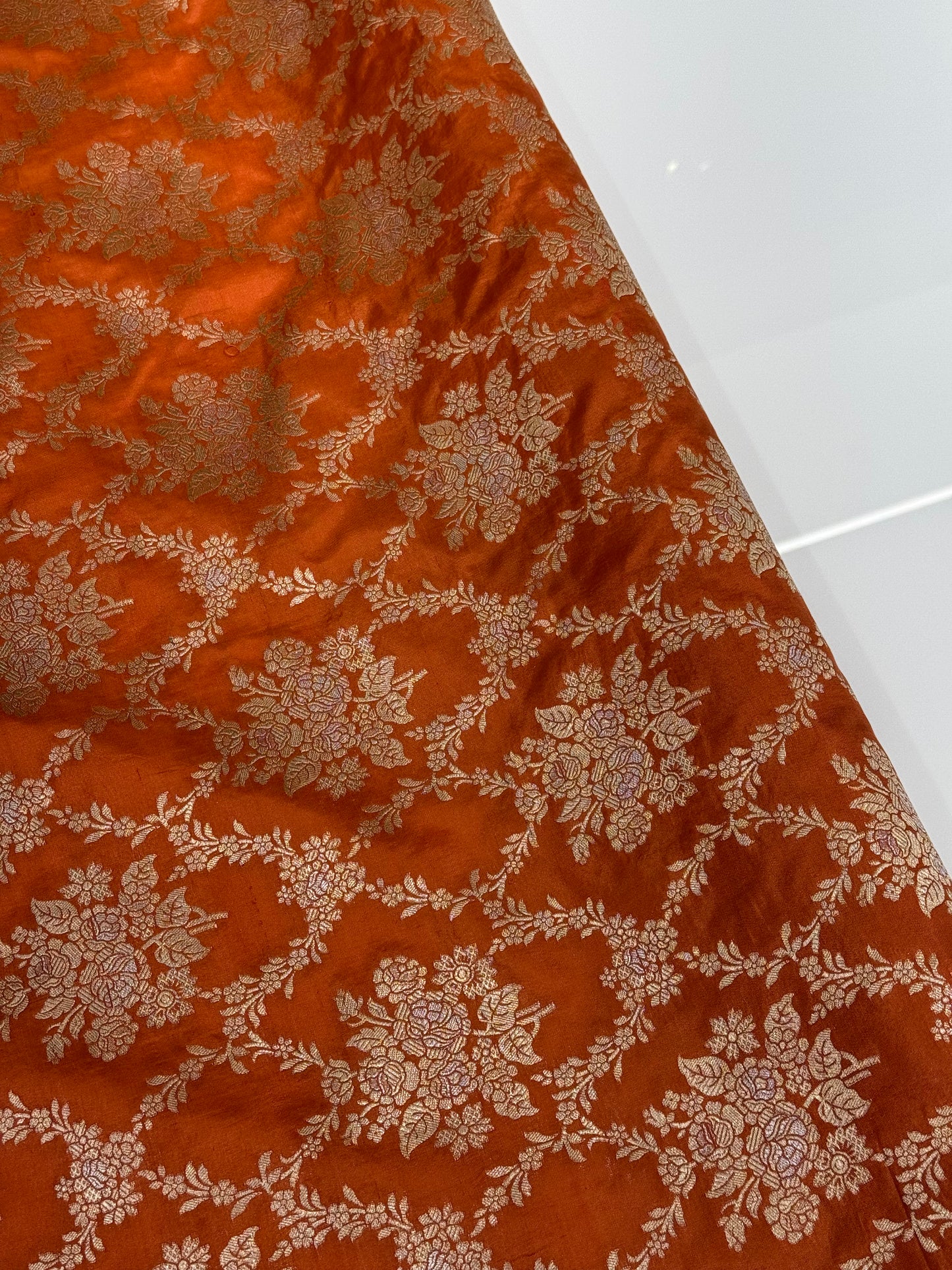 PREMIUM BANARASI RUNNING MATERIALS - IHA 27498