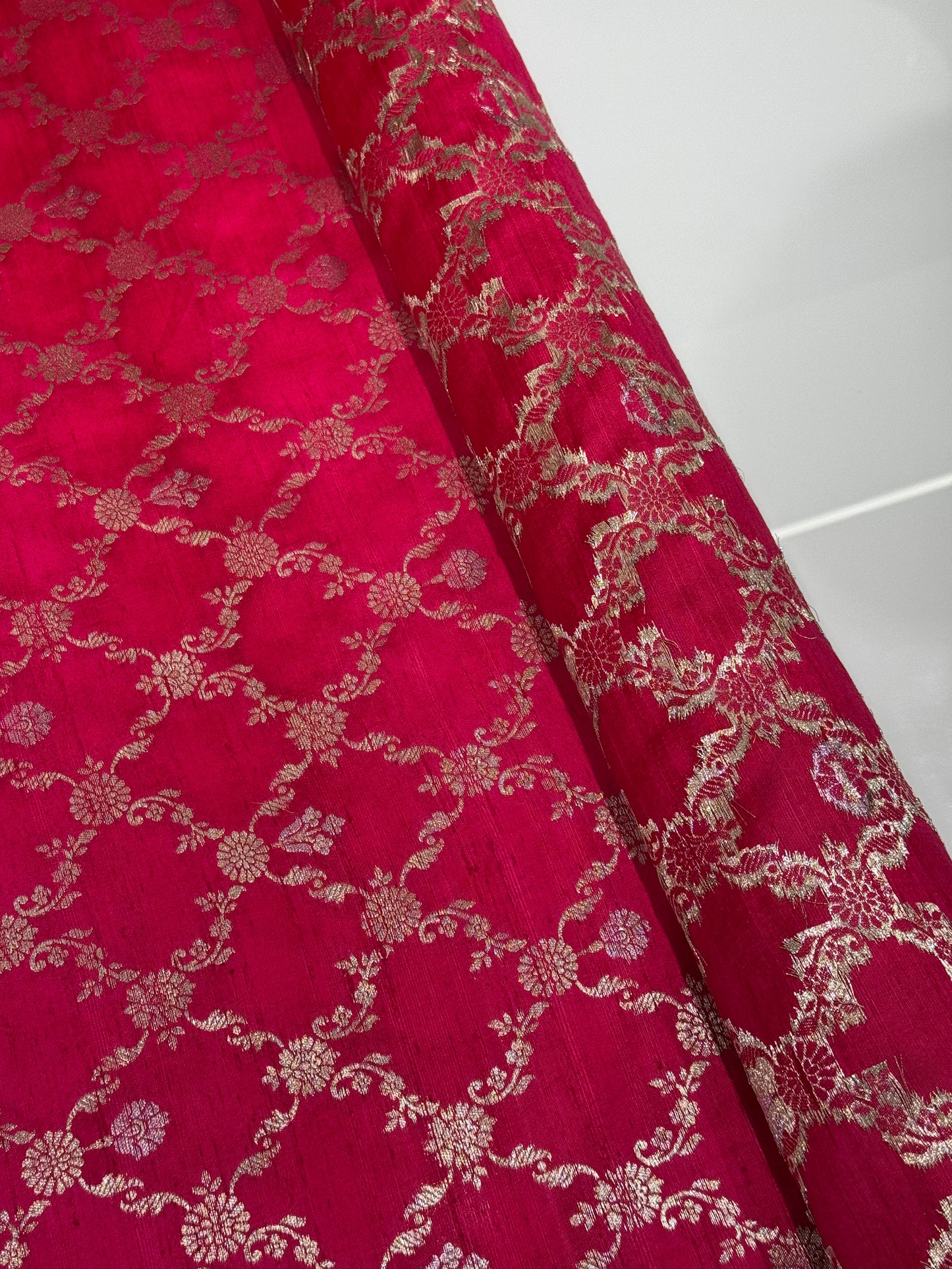 PREMIUM BANARASI RUNNING MATERIALS - IHA 27498
