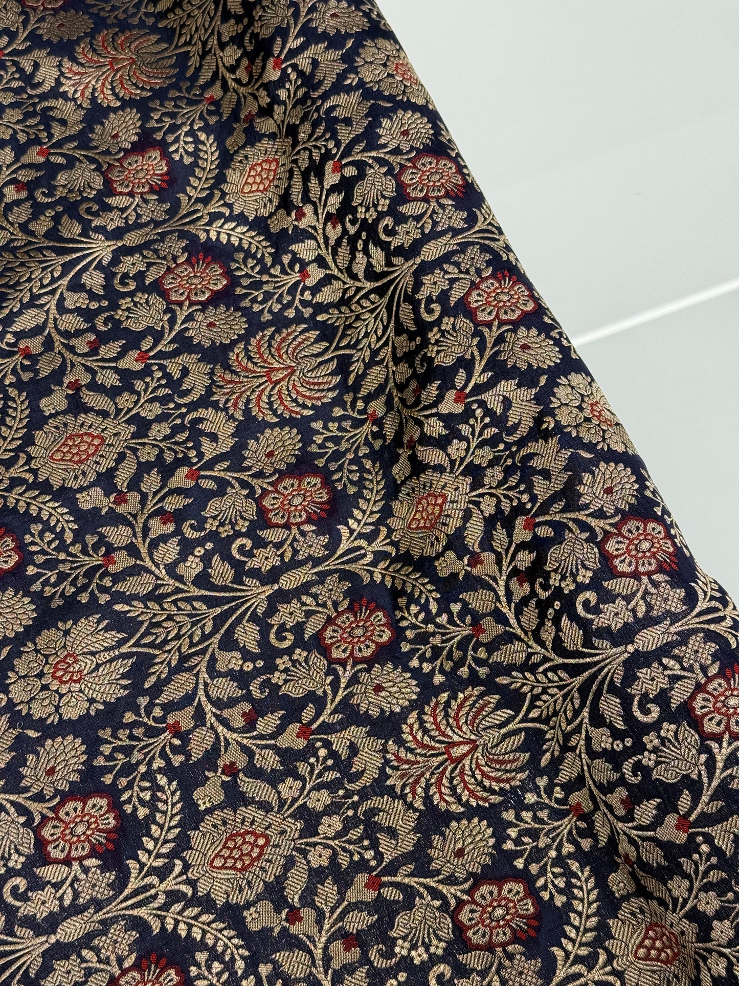 PREMIUM BANARASI RUNNING MATERIALS - IHA 27498