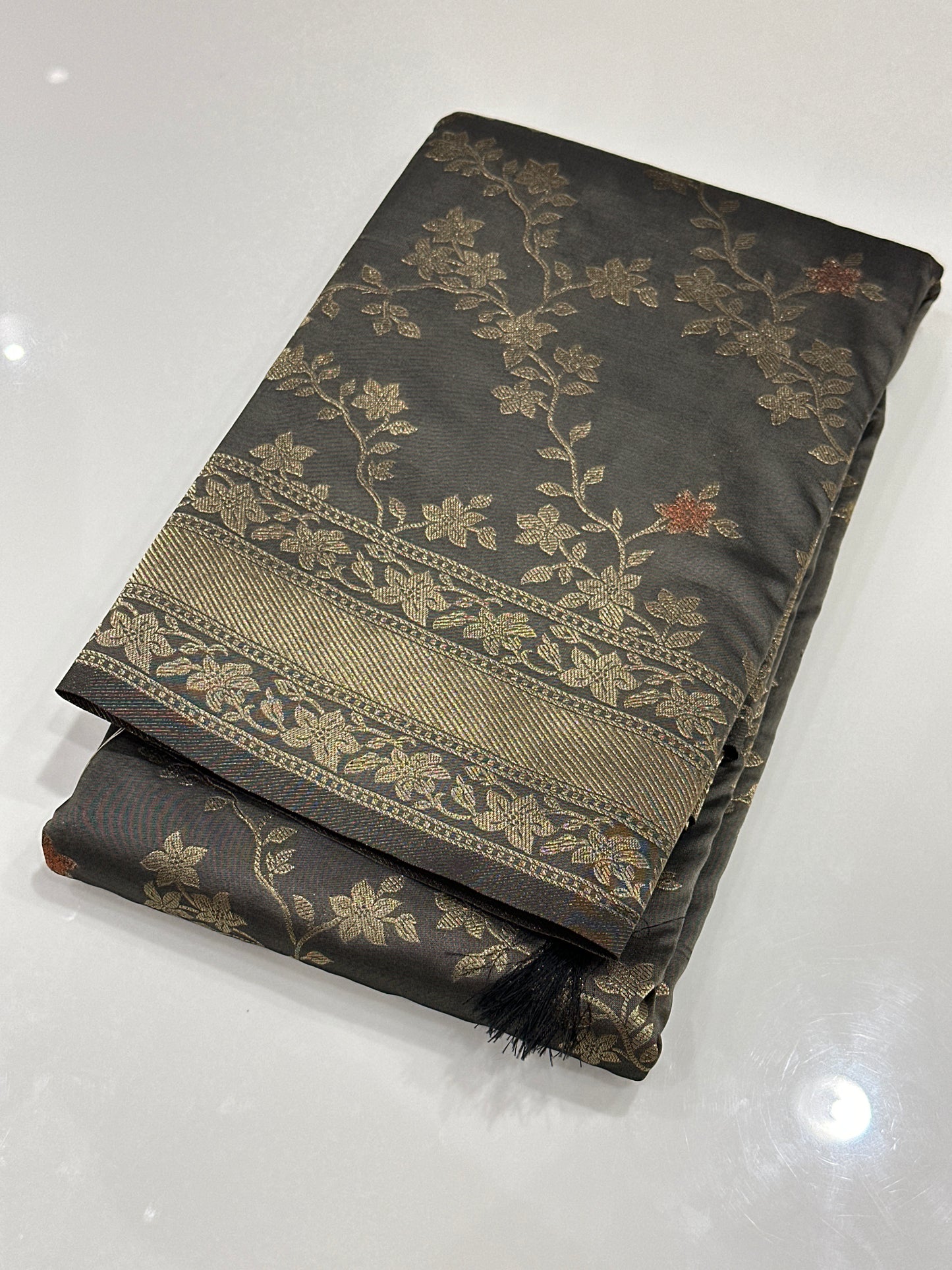 OFFER SALES SAREES - IHA 27211