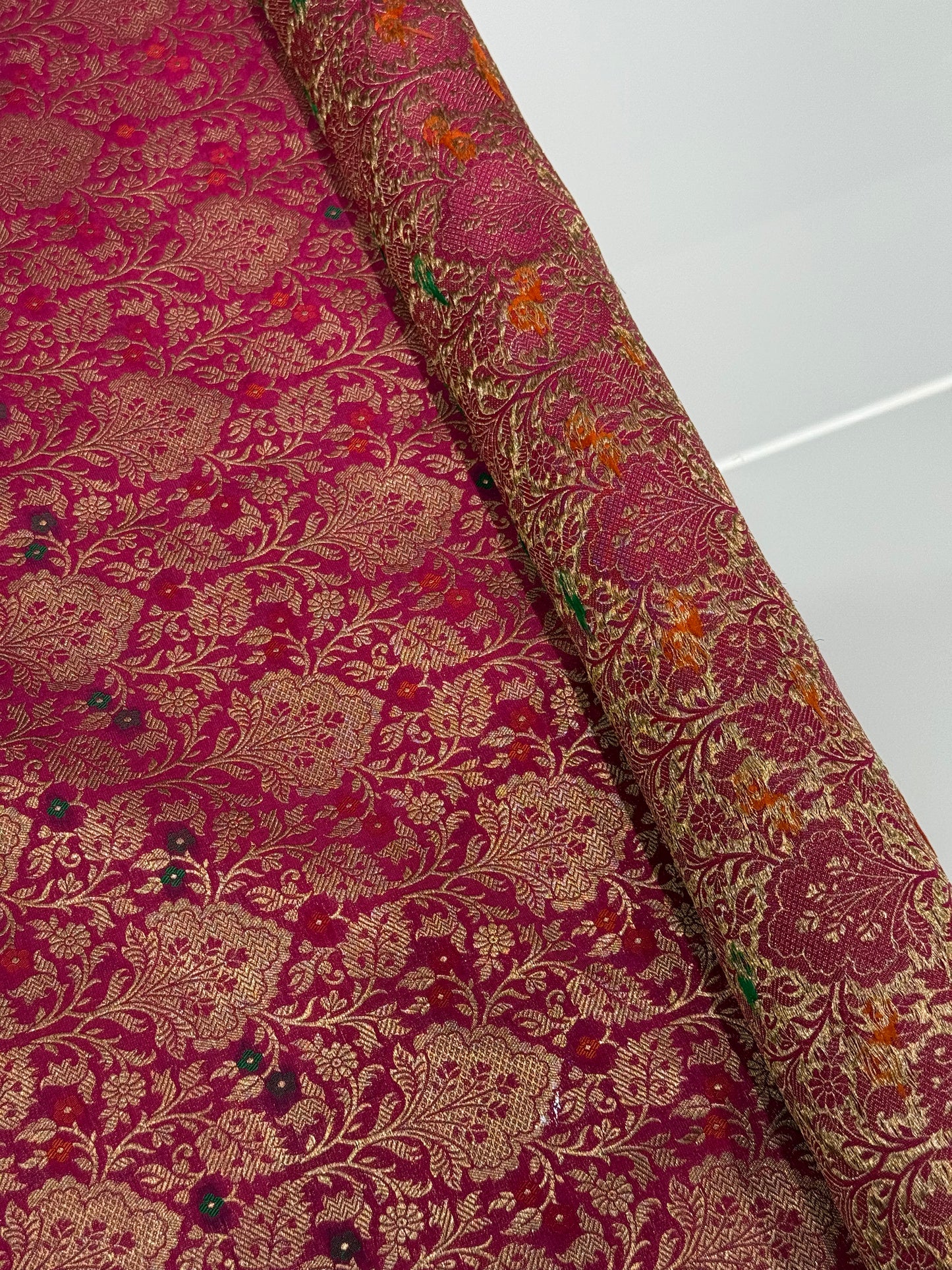 PREMIUM BANARASI RUNNING MATERIALS - IHA 27498