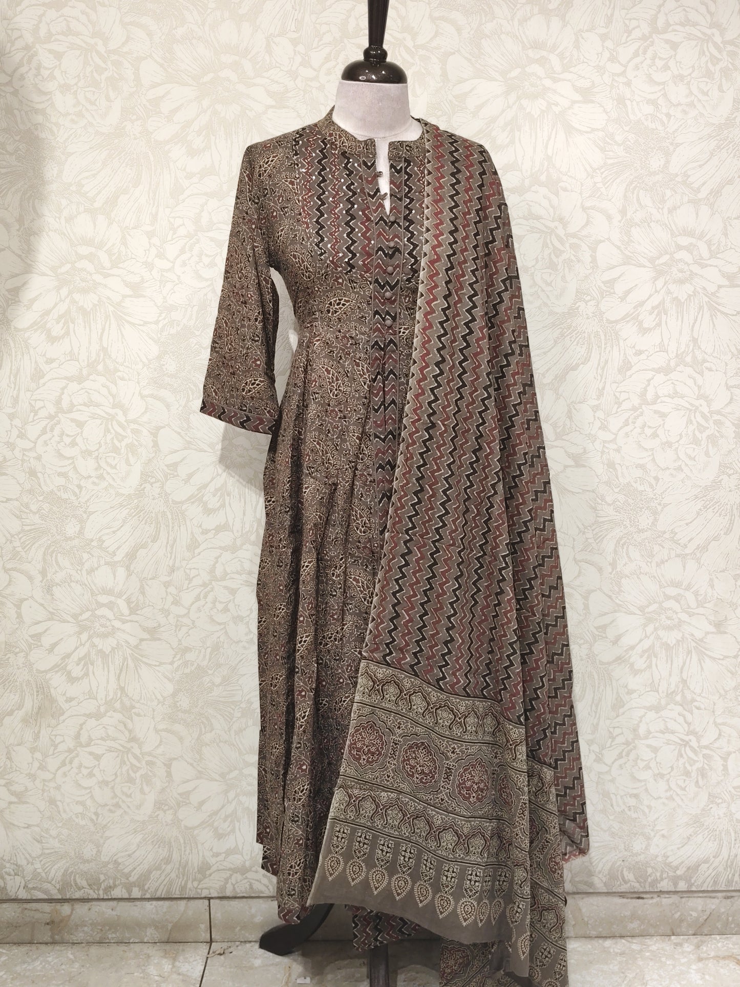 OFFER SALES TOP AND BOTTOM COLLECTIONS - IHA 27407