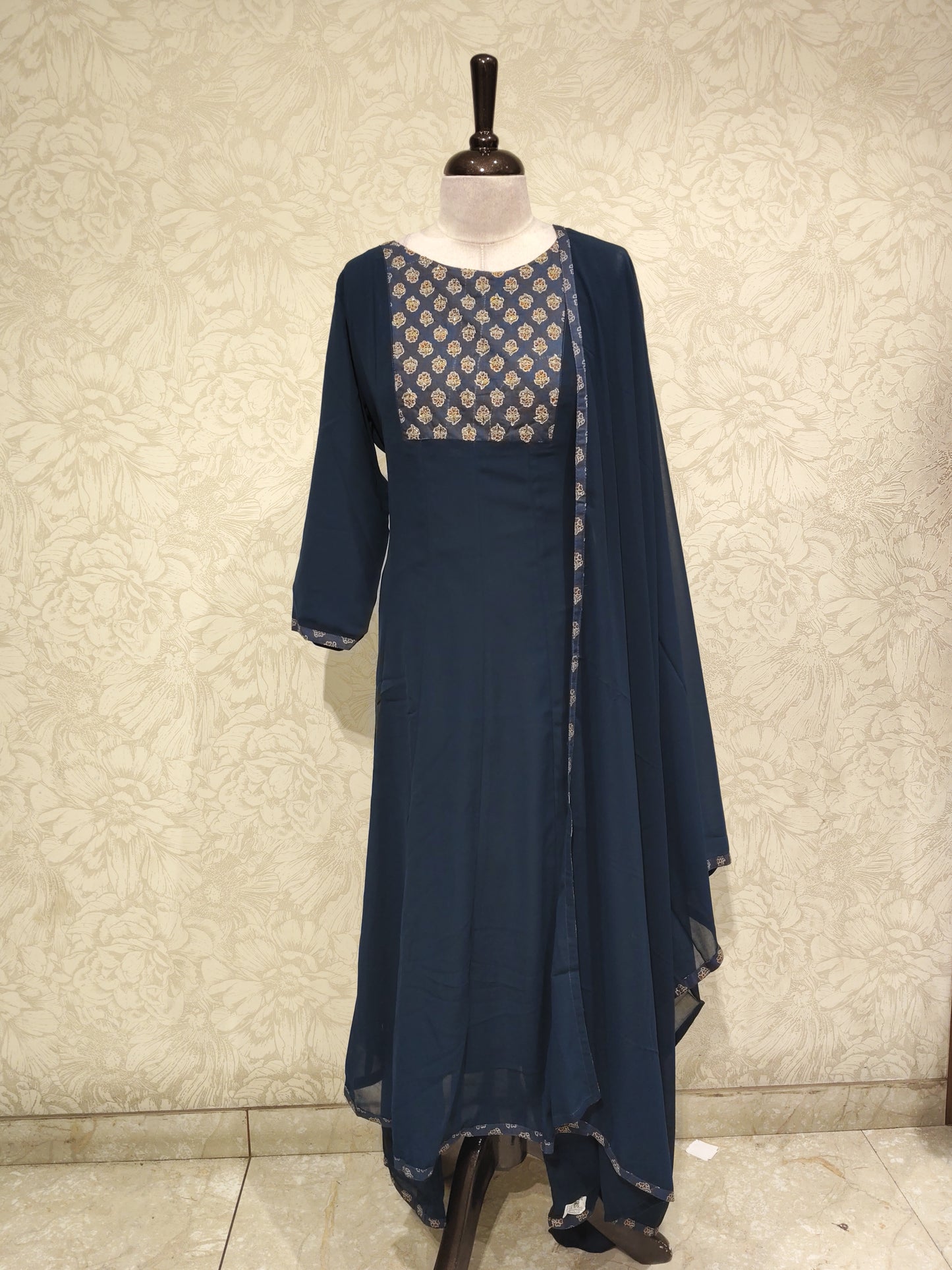 OFFER SALES TOP AND BOTTOM COLLECTIONS - IHA 27223