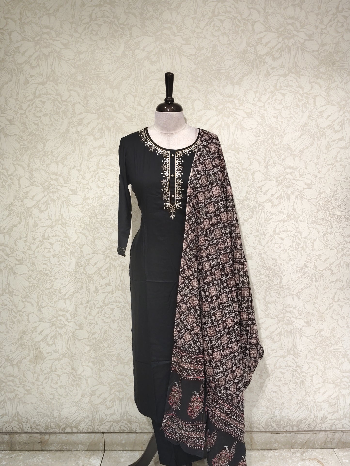 OFFER SALES TOP AND BOTTOM - IHA 27524