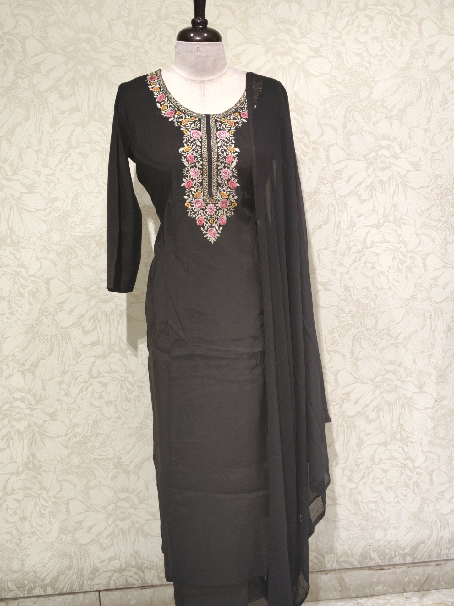 OFFER SALES TOP AND BOTTOM COLLECTIONS - IHA 27223
