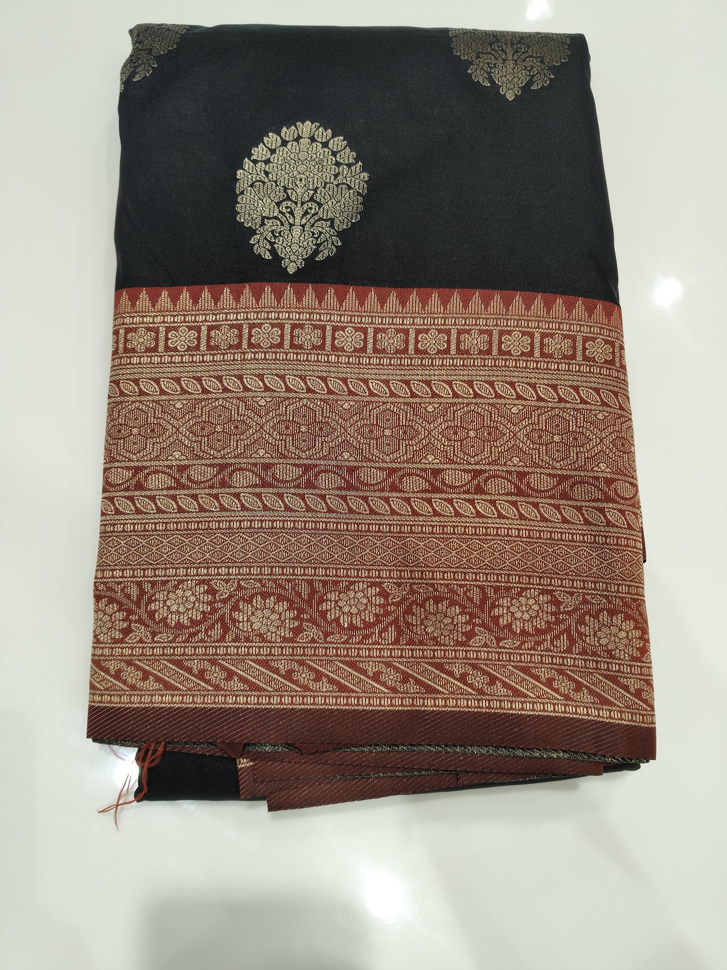 OFFER SALES SAREES - IHA 27342