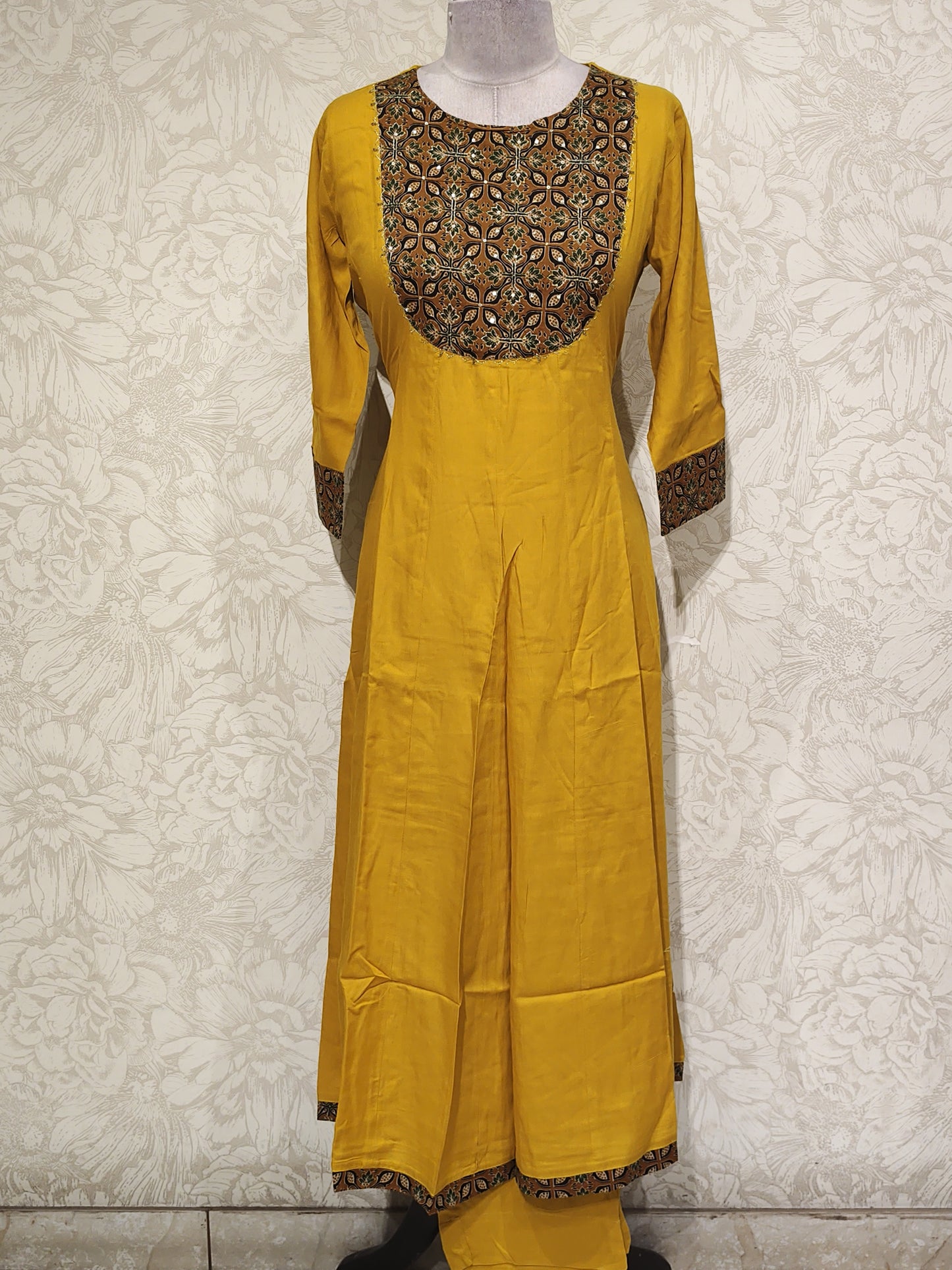 OFFER SALES TOP AND BOTTOM COLLECTIONS - IHA 27223