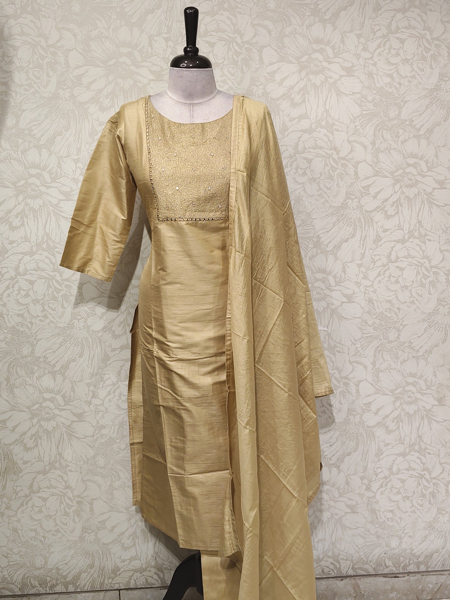 OFFER SALES TOP AND BOTTOM COLLECTIONS - IHA 27407