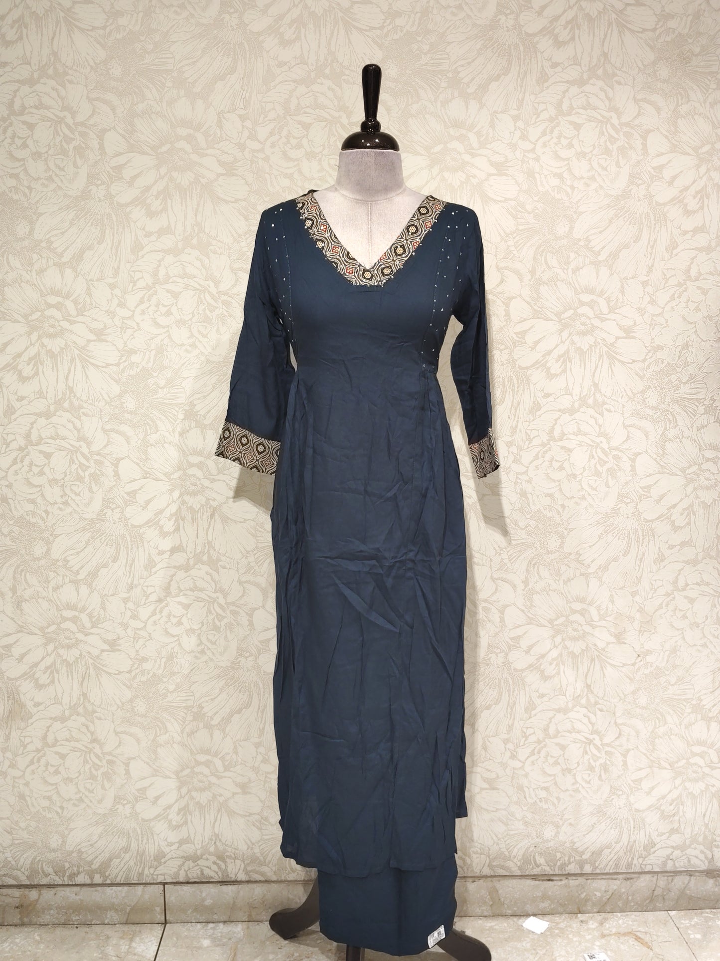 OFFER SALES TOP AND BOTTOM COLLECTIONS - IHA 27223