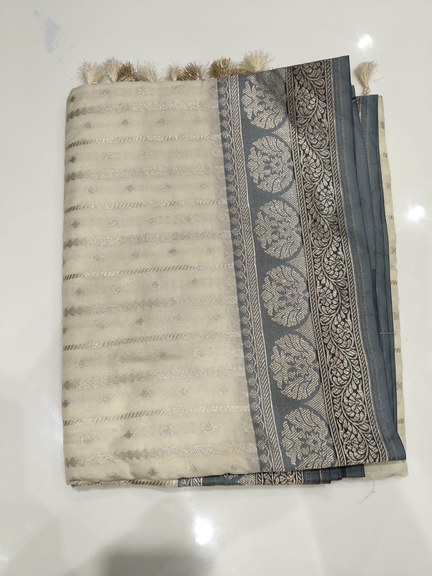 OFFER SALES SAREES - IHA 27342