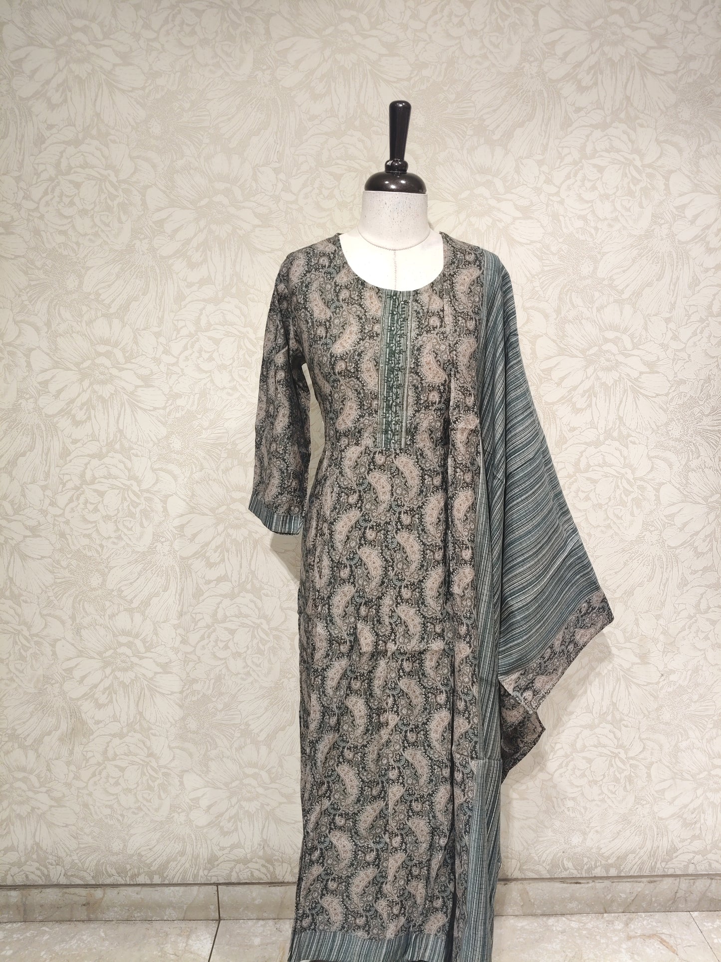 OFFER SALES TOP AND BOTTOM - IHA 27533