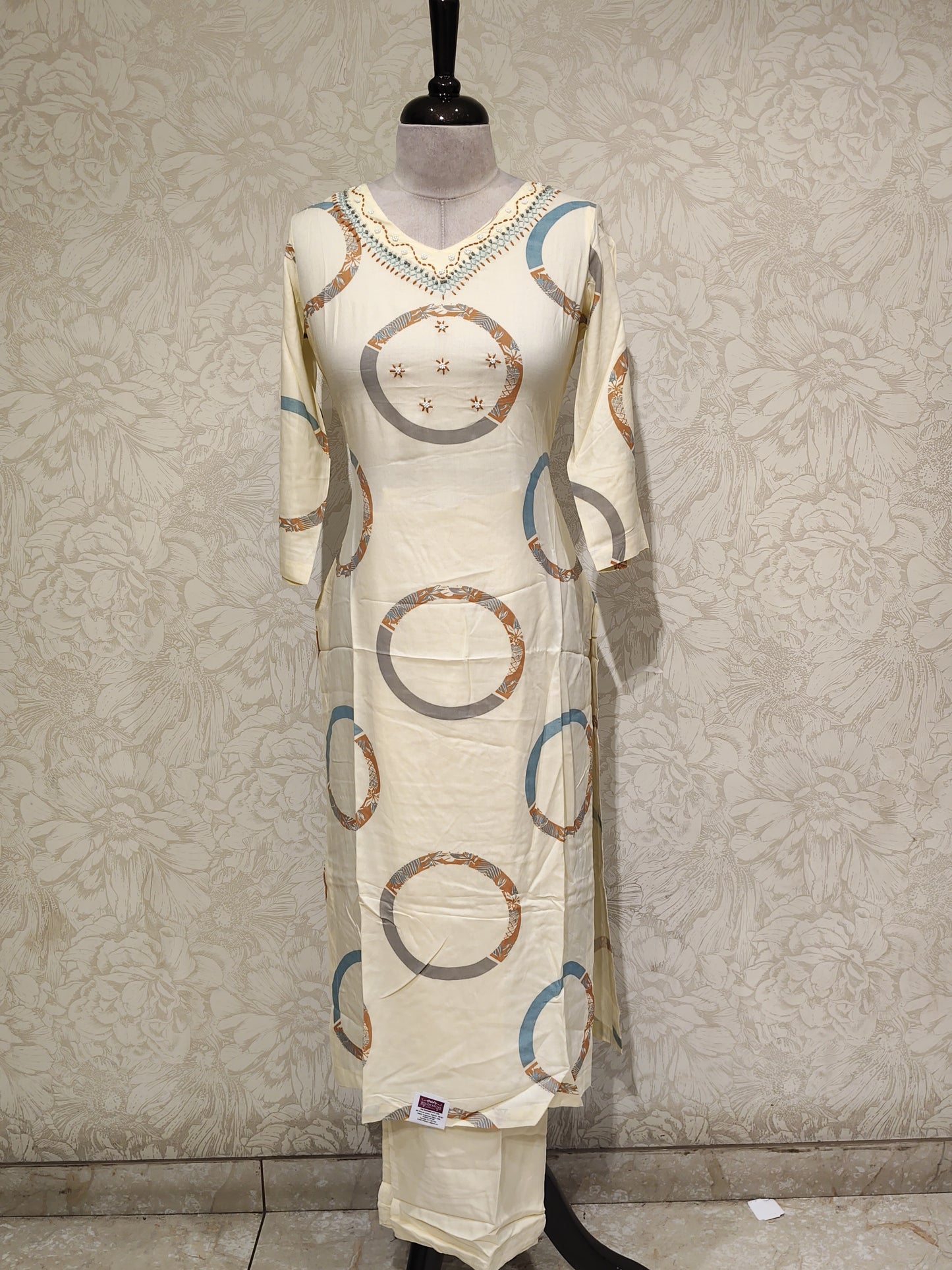 OFFER SALES TOP AND BOTTOM COLLECTIONS - IHA 27223