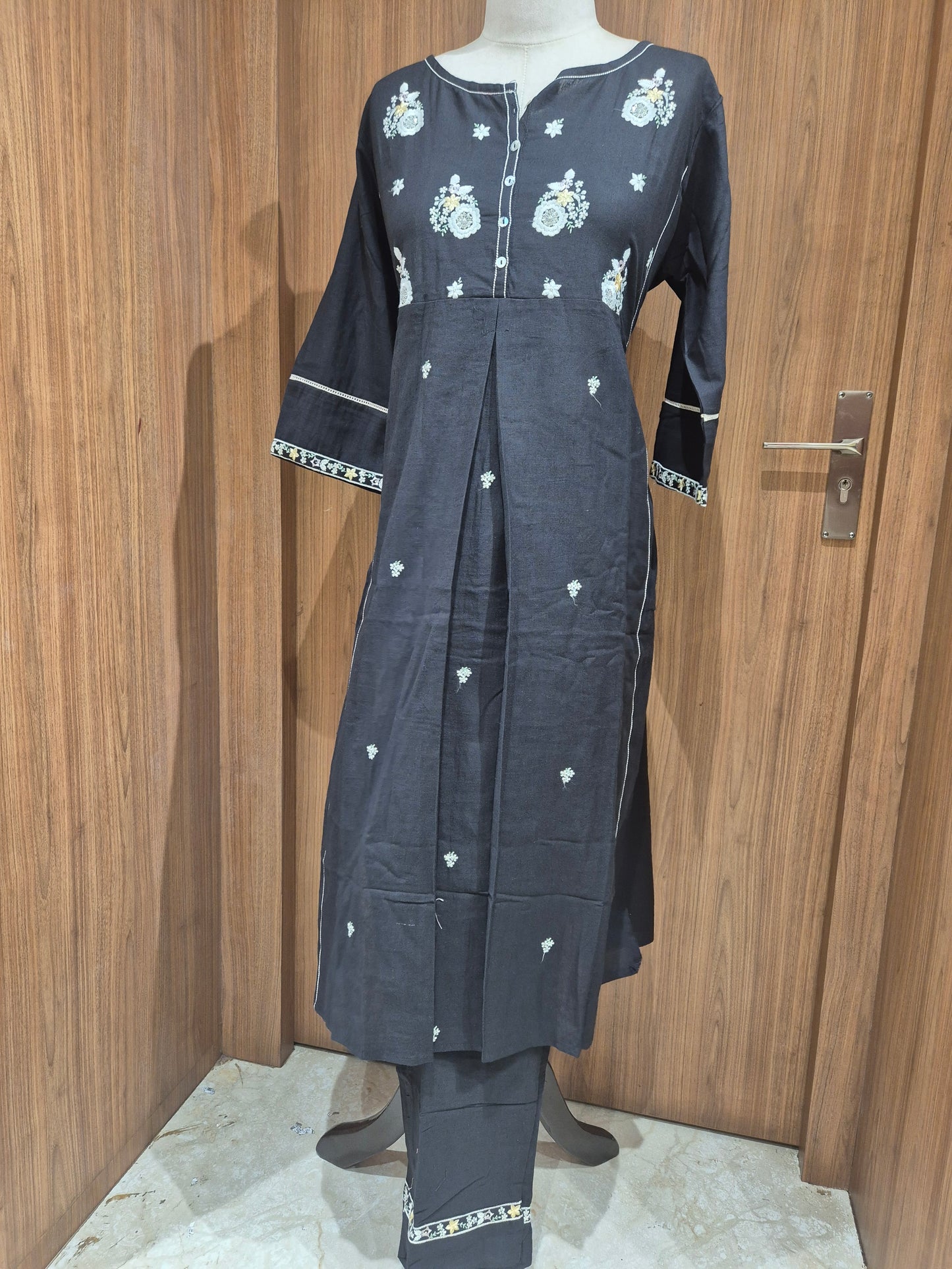 OFFER SALES TOP AND BOTTOM - IHA 26703