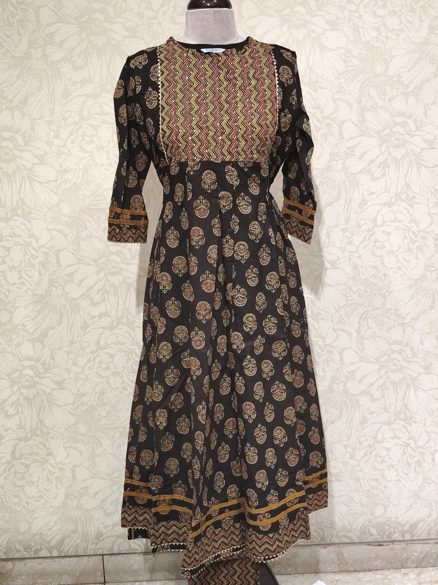 OFFER SALES TOP AND BOTTOM COLLECTIONS - IHA 27223