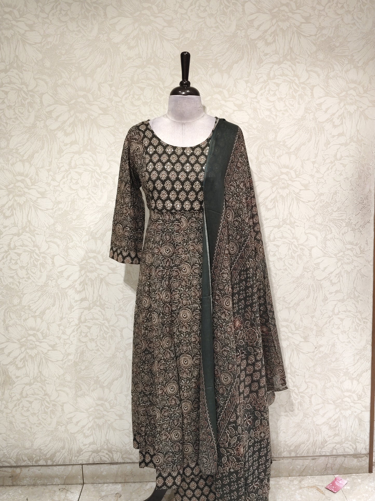 OFFER SALES TOP AND BOTTOM - IHA 27524