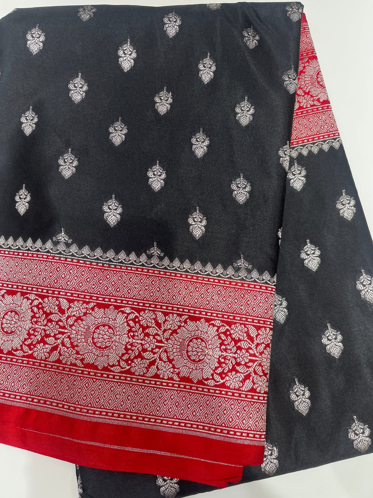 OFFER SALES SAREES -  IHA 34228