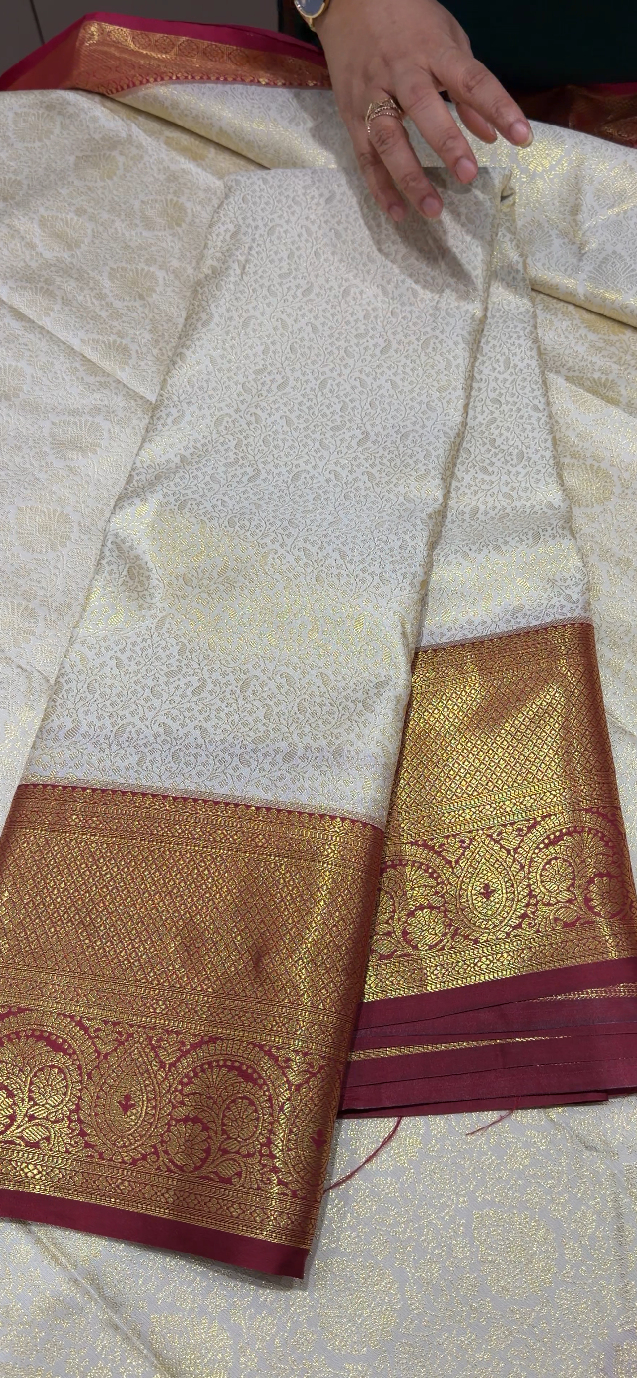 SEMI KANCHIPURAM SAREES - IHA 33926