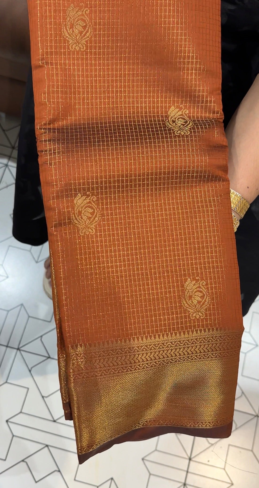 OFFER SALES SAREES - IHA 34974