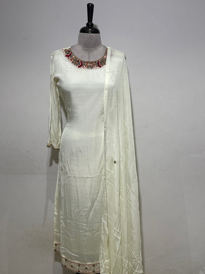 OFFER SALES READY TO WEAR SETS  -  IHA 35622