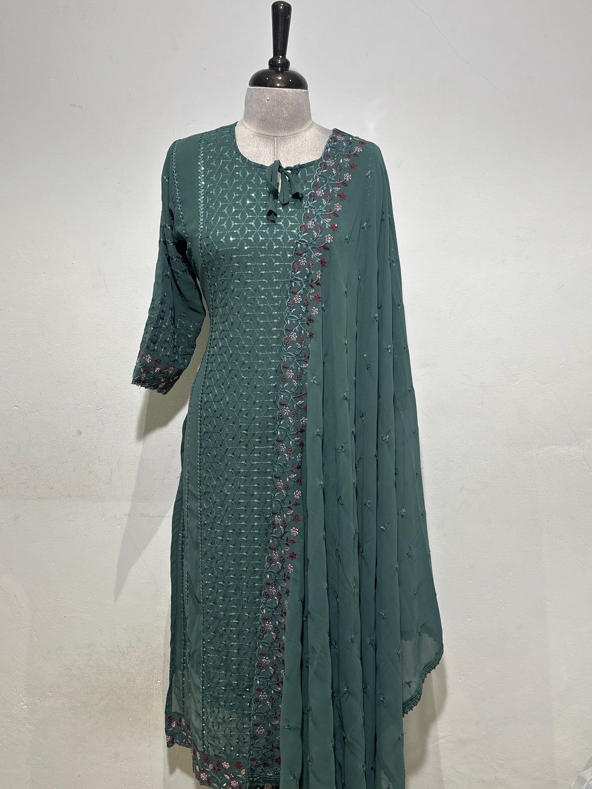 OFFER SALES READY TO WEAR SETS  -  IHA 35622