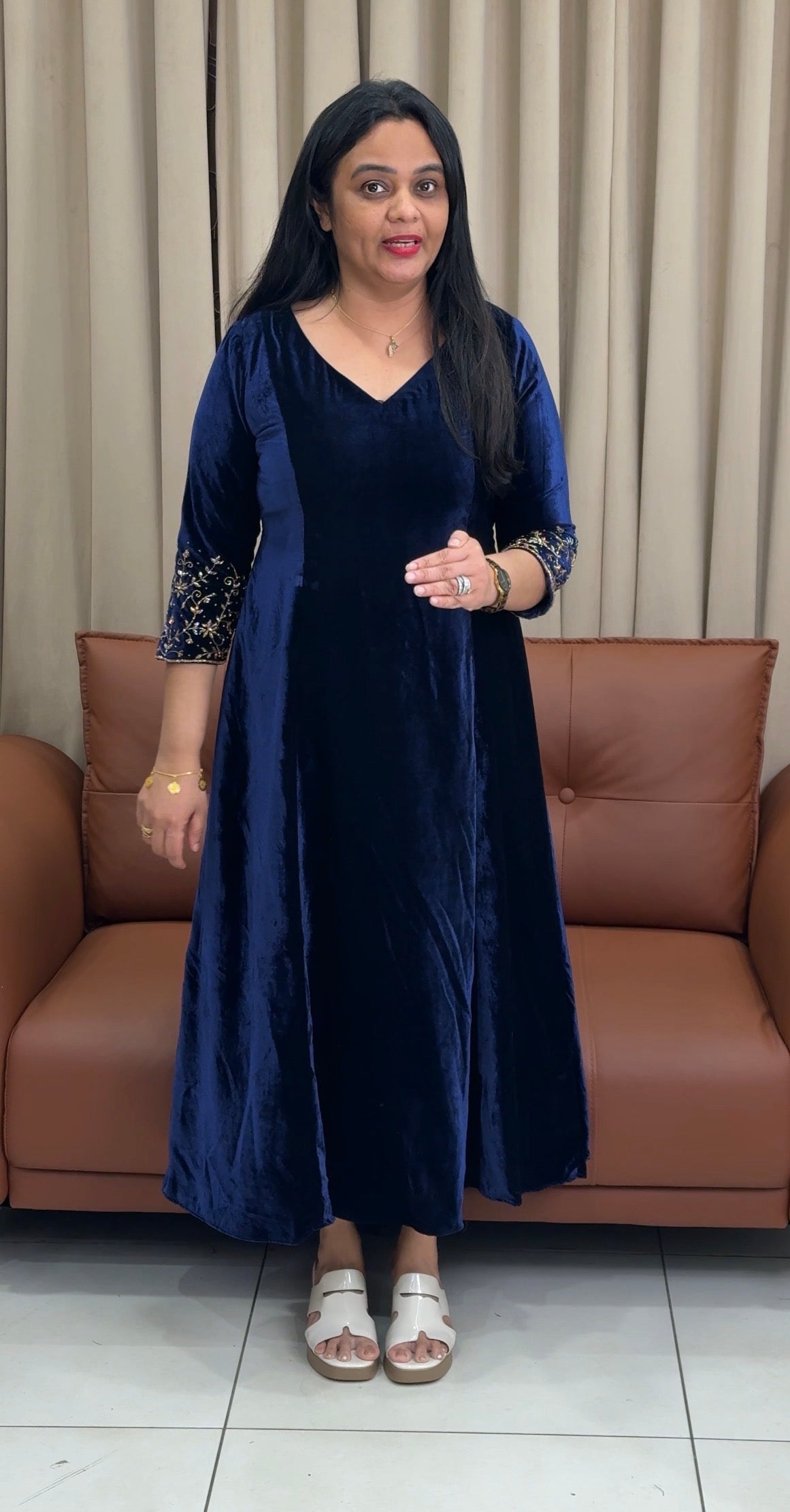 IHA'S IN-HOUSE VELVET SLITTED TOPS - IHA 35716