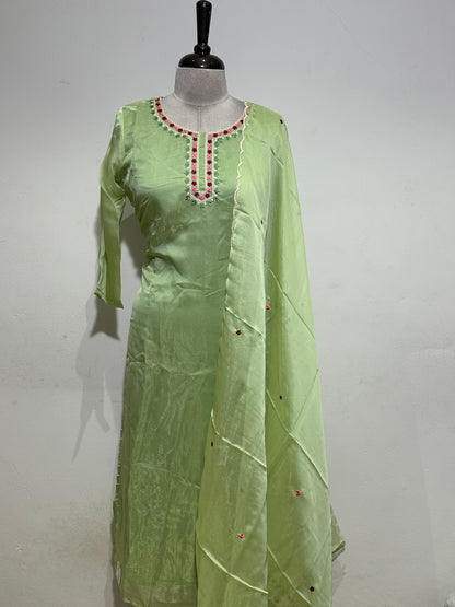 OFFER SALES READY TO WEAR SETS  -  IHA 35622