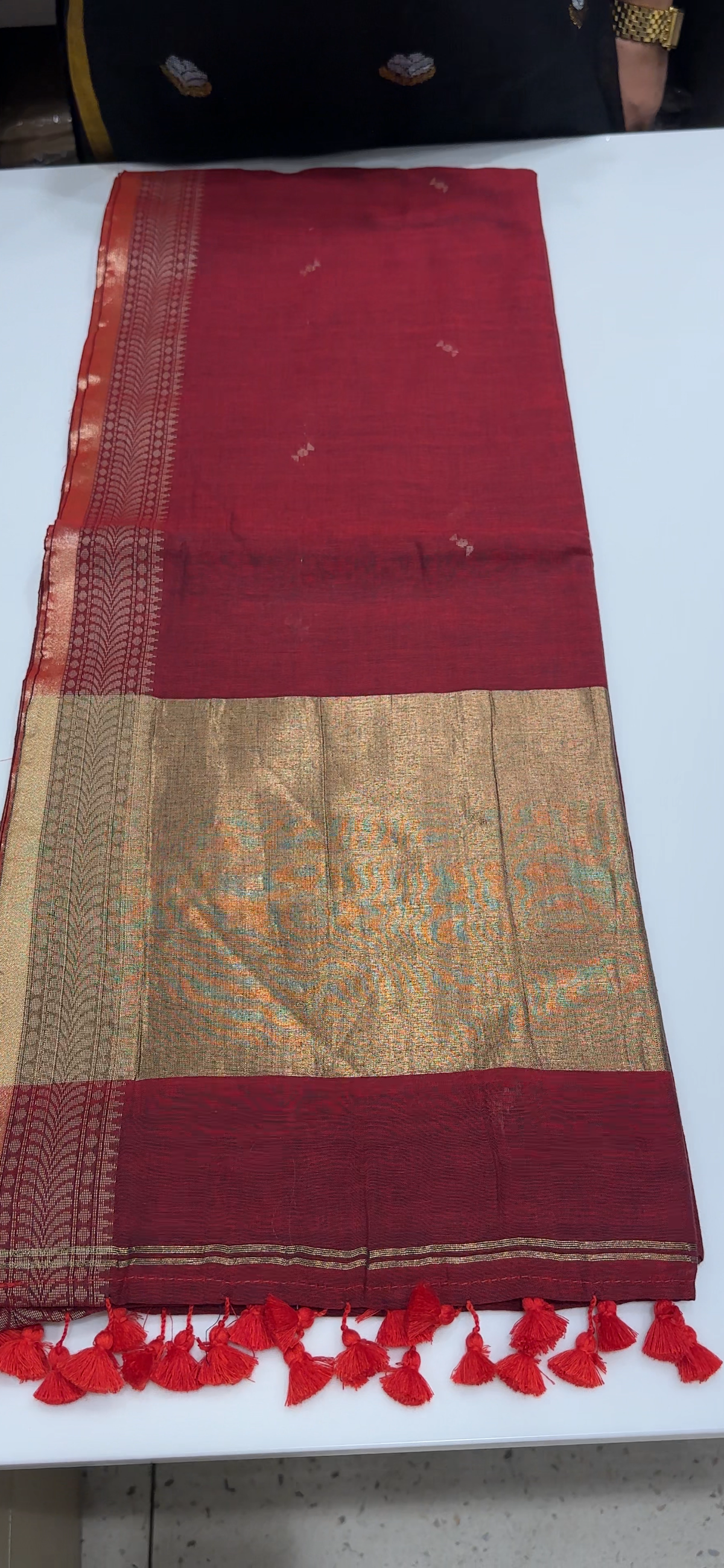 OFFER SALES SAREES - IHA 35468