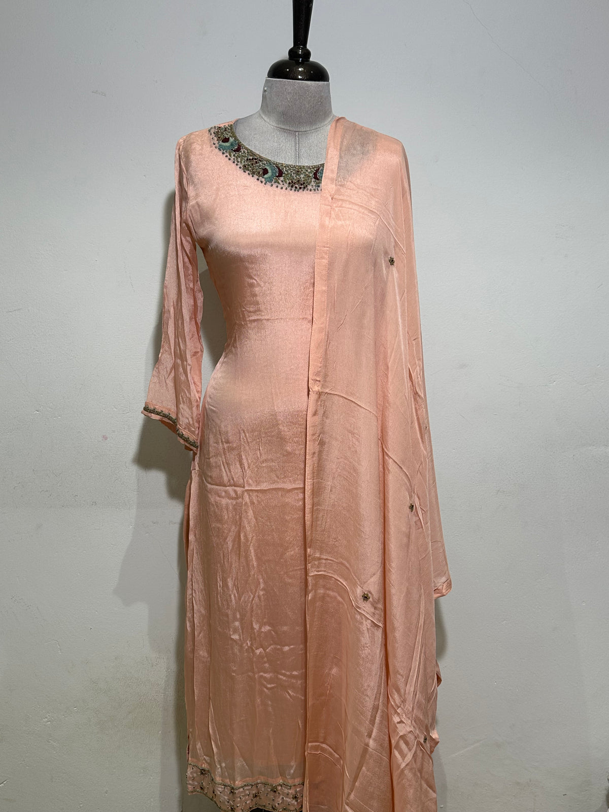 OFFER SALES READY TO WEAR SETS  -  IHA 35622