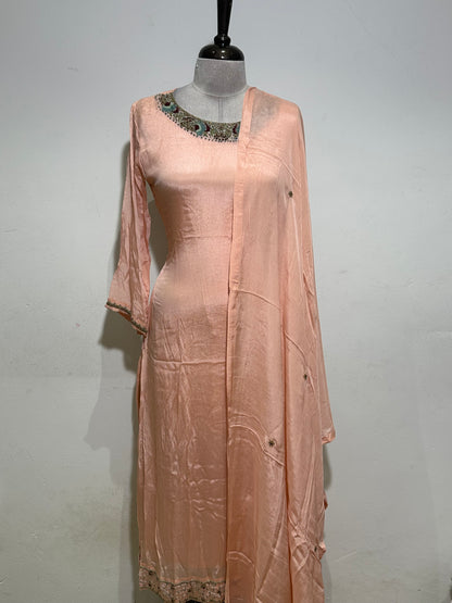 OFFER SALES READY TO WEAR SETS  -  IHA 35622