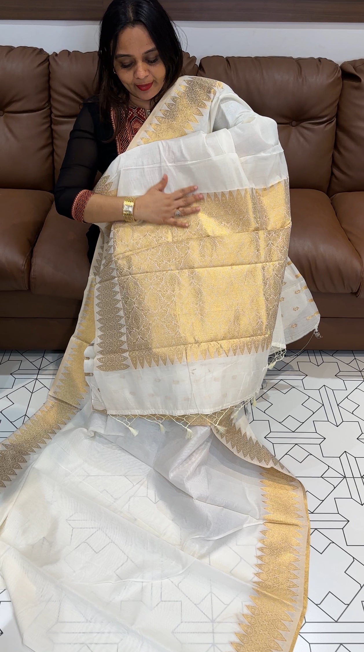 KERALA CREAM SAREES - IHA 18562