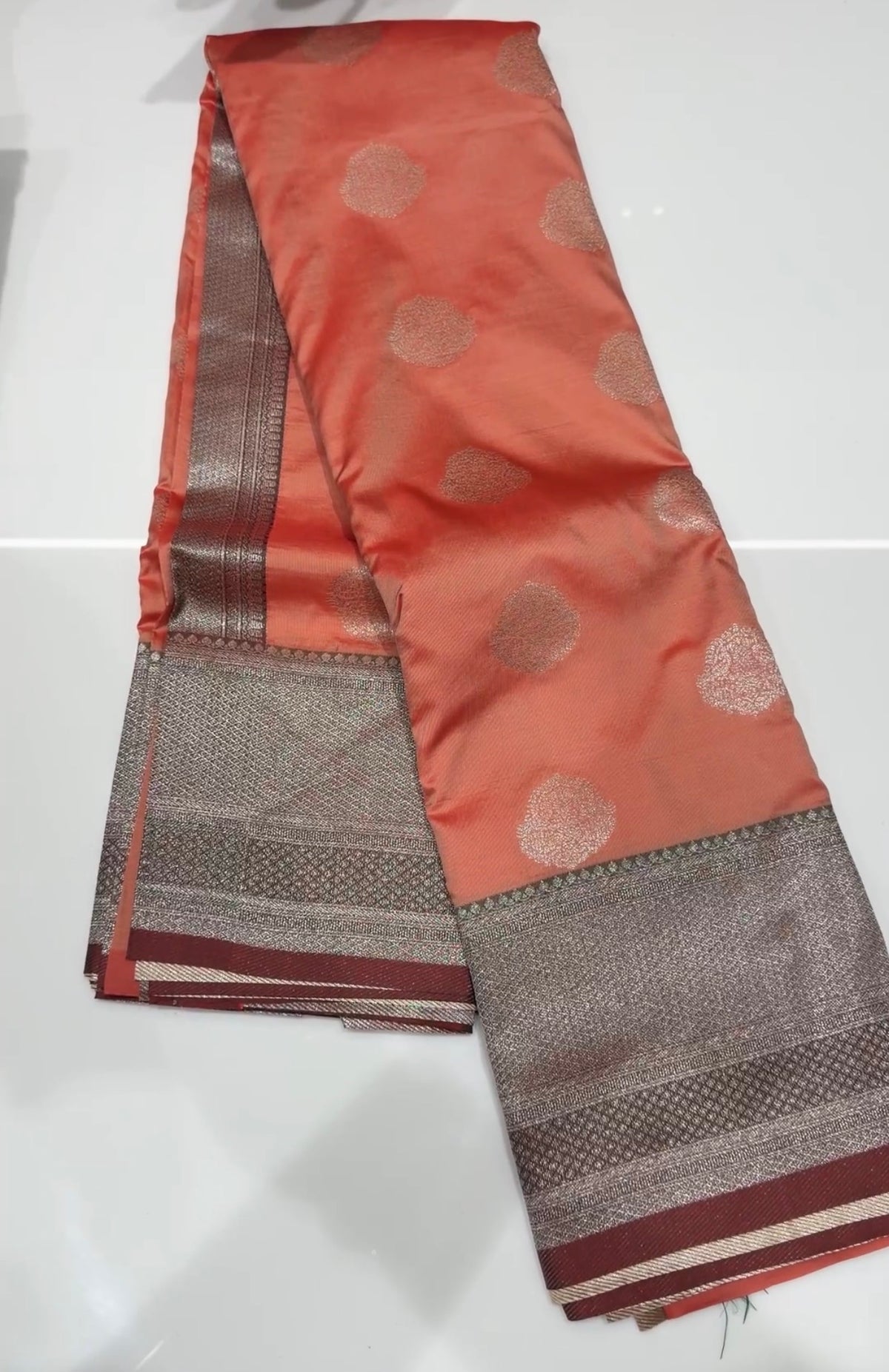 OFFER SALES SAREES - IHA 35424