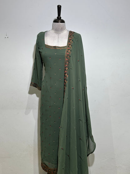 OFFER SALES READY TO WEAR SETS  -  IHA 35622