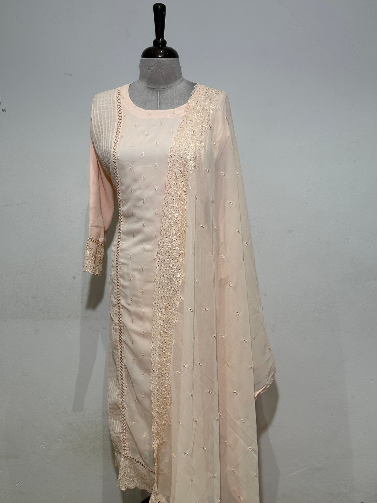 OFFER SALES READY TO WEAR SETS  -  IHA 35622