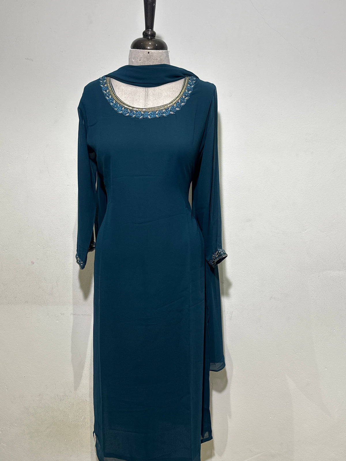 OFFER SALES READY TO WEAR SETS  -  IHA 35622