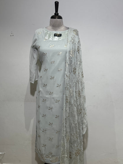OFFER SALES READY TO WEAR SETS  -  IHA 35622